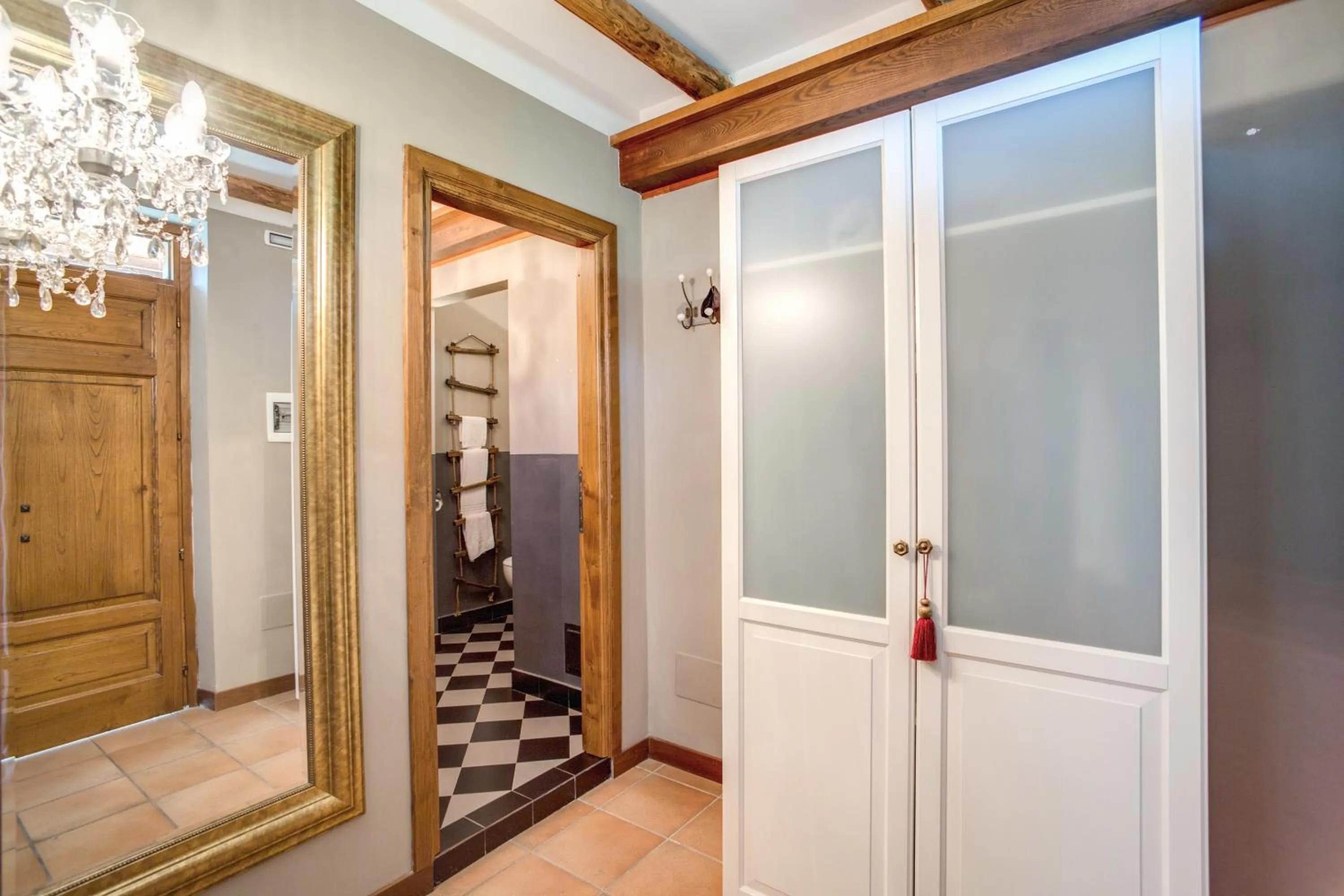 Decorative detail in Hotel Borgo Vistalago