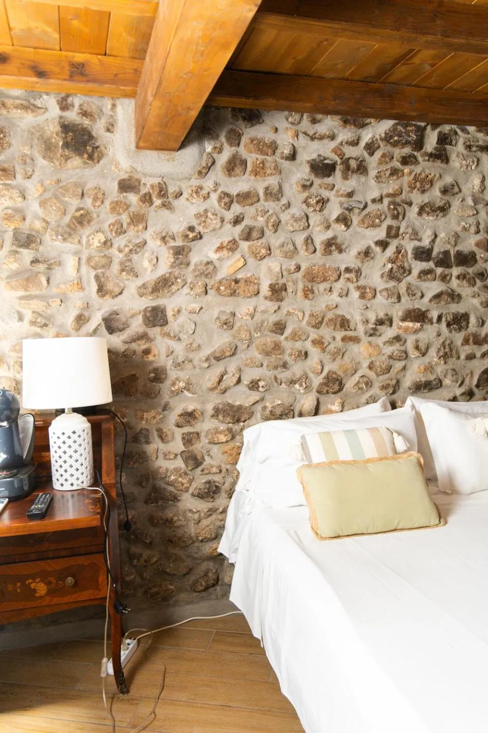 Bed in Hotel Borgo Vistalago