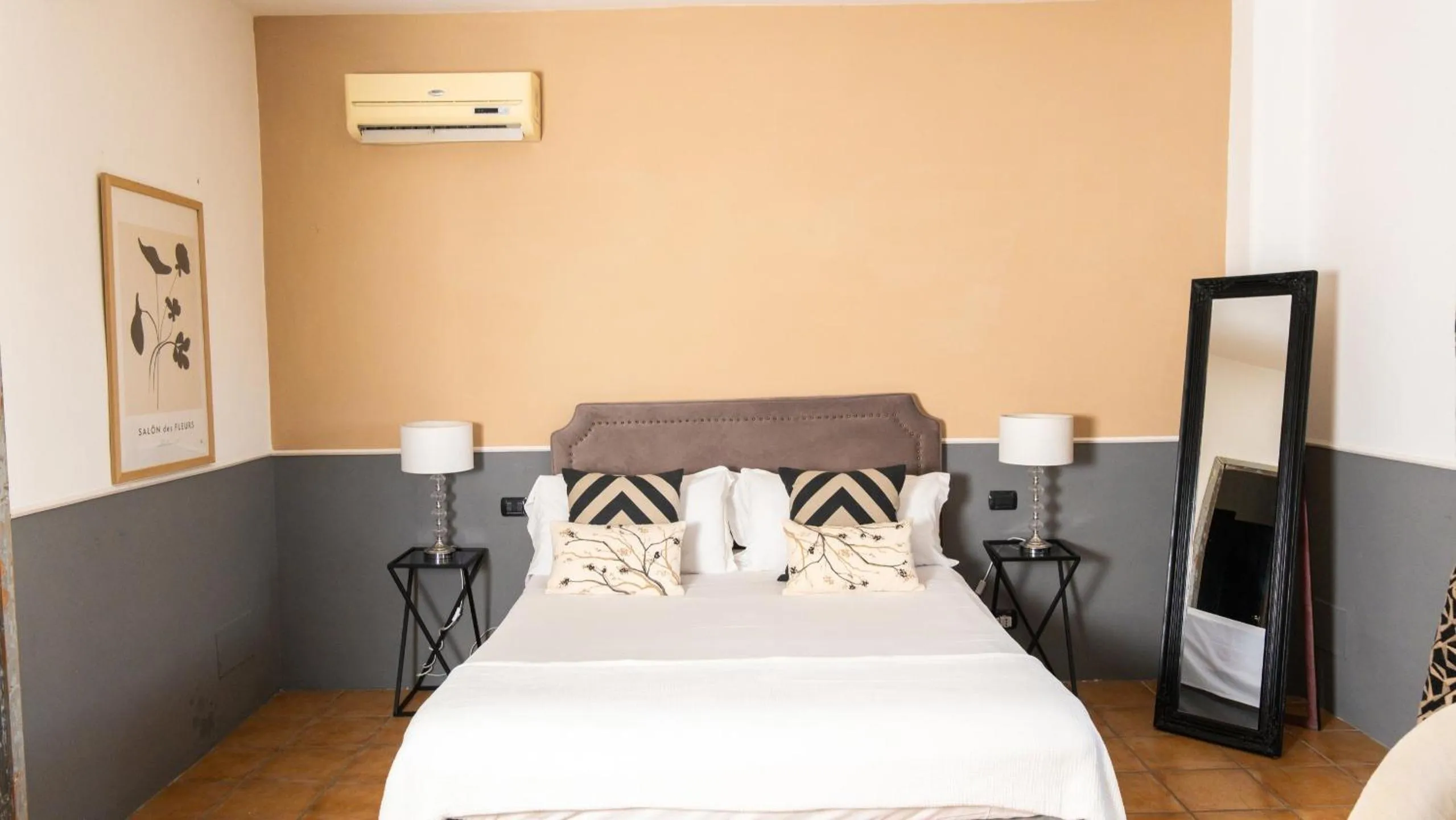 Bed in Hotel Borgo Vistalago