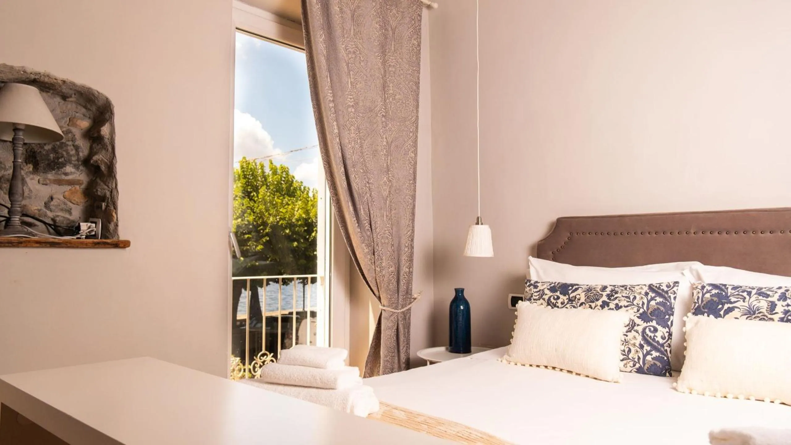 Bed in Hotel Borgo Vistalago