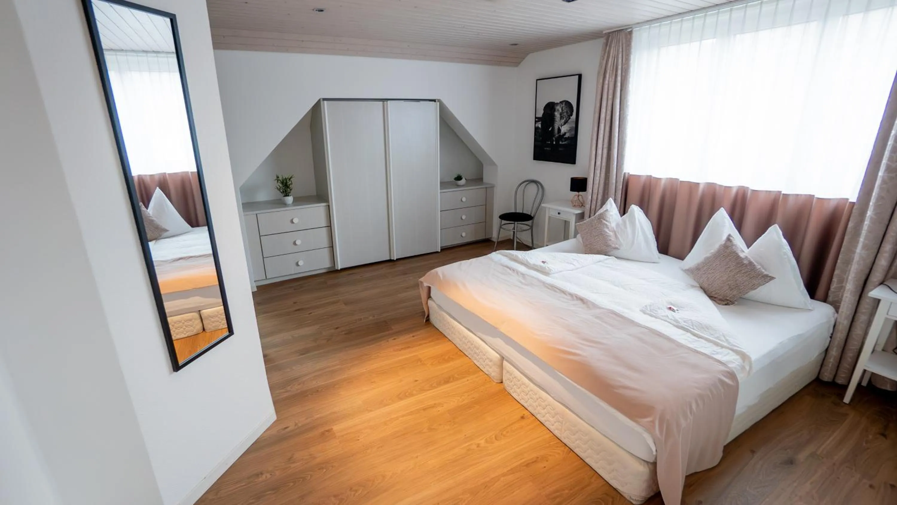 Bedroom, Bed in Hotel & Restaurant Rössli