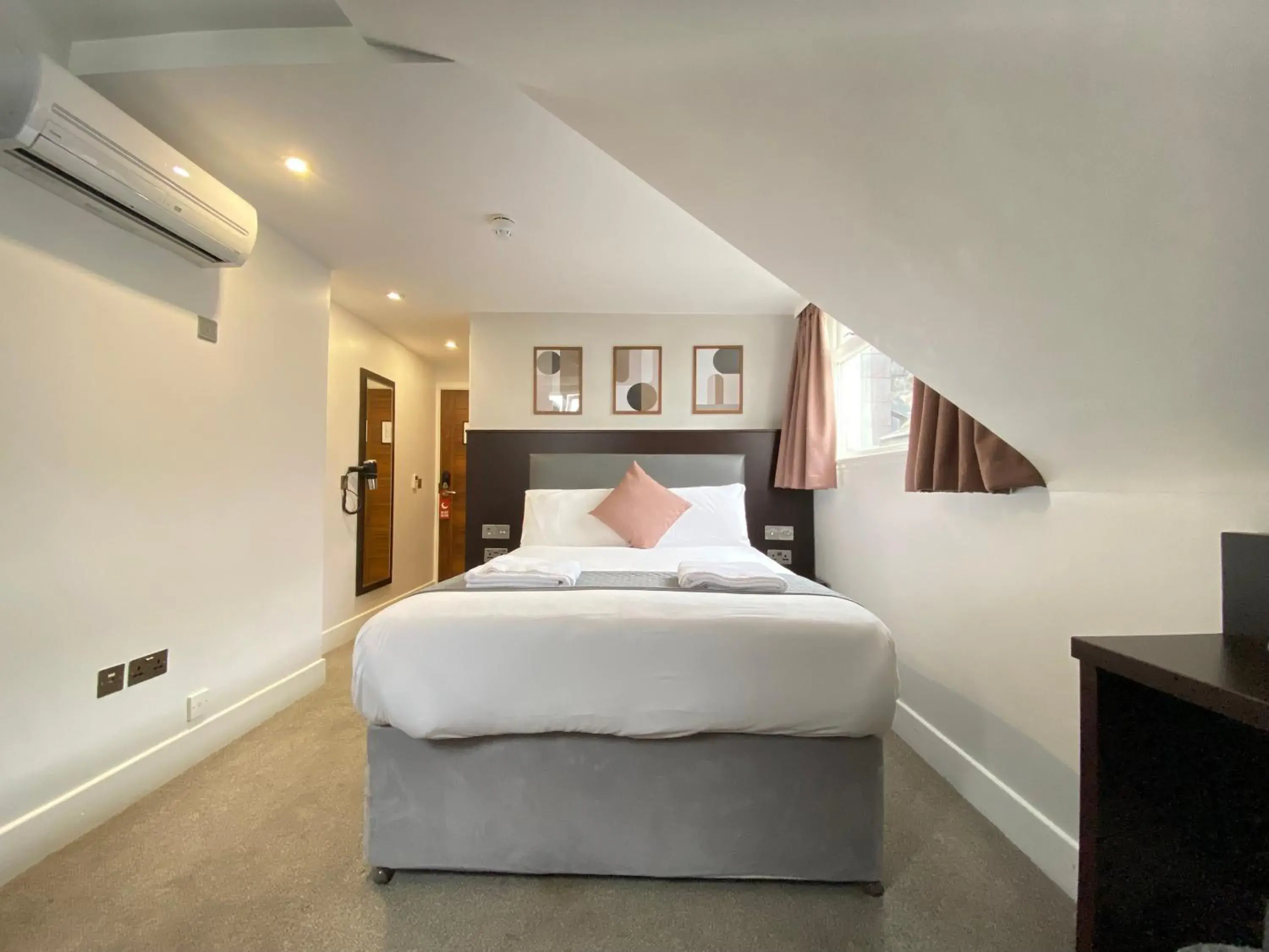 Double Room in Trebovir Hotel Double Room in Trebovir Hotel