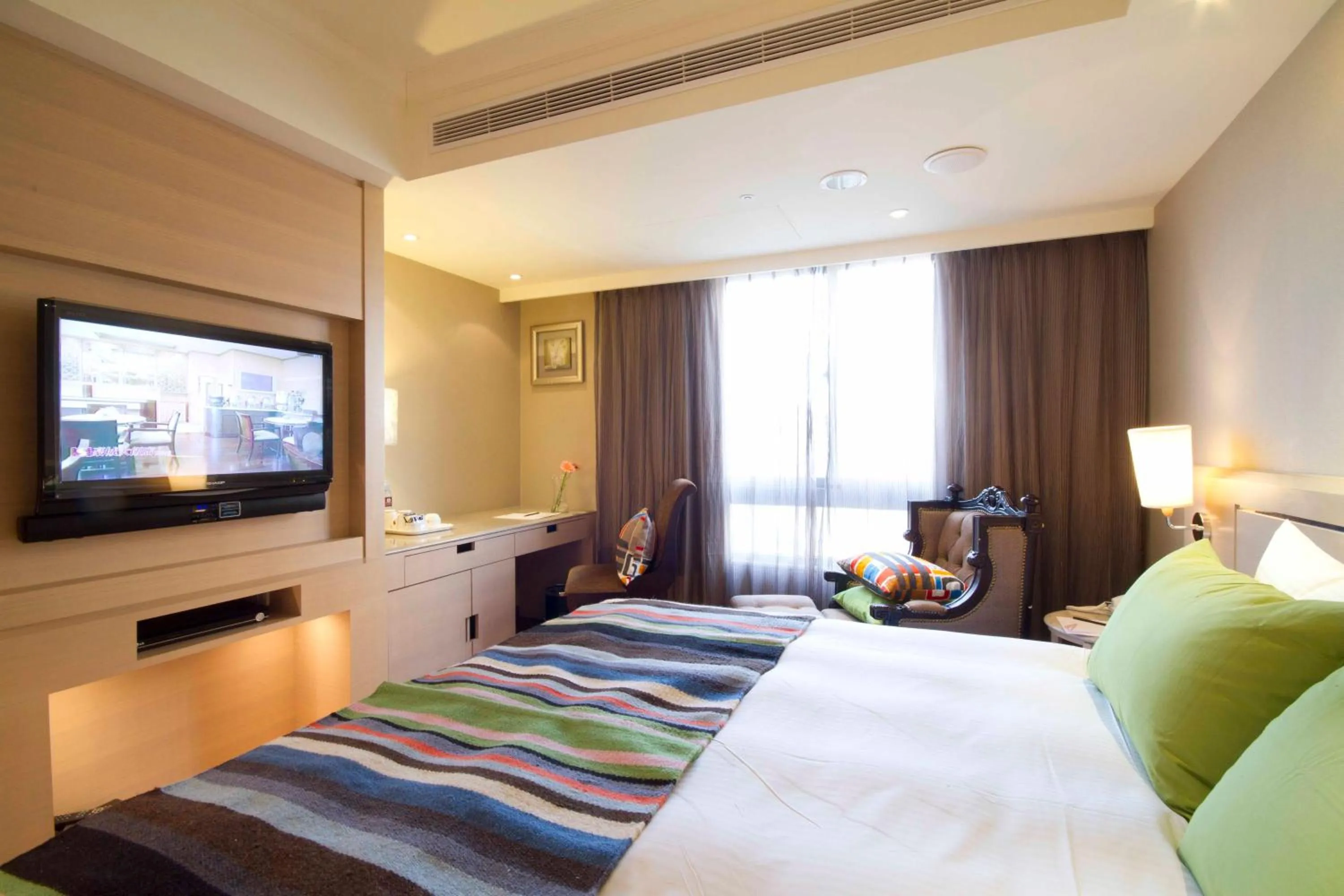 Bed in Taichung Charming City Hotel