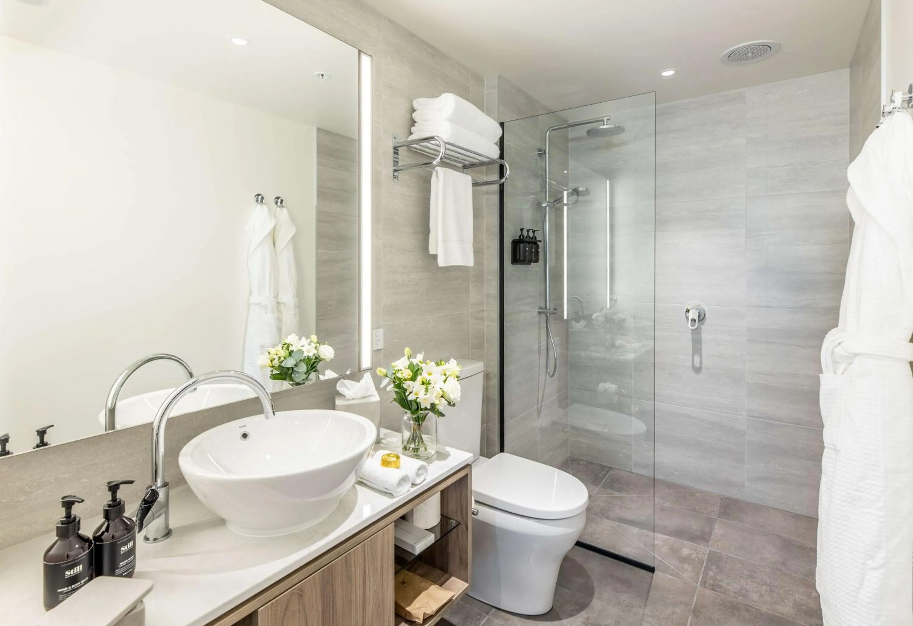 Shower in Sudima Christchurch City