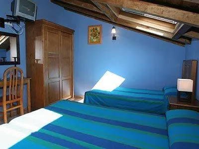 Photo of the whole room, Bed in Hosteria San Emeterio