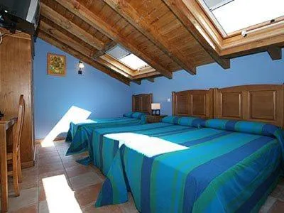 Photo of the whole room, Bed in Hosteria San Emeterio