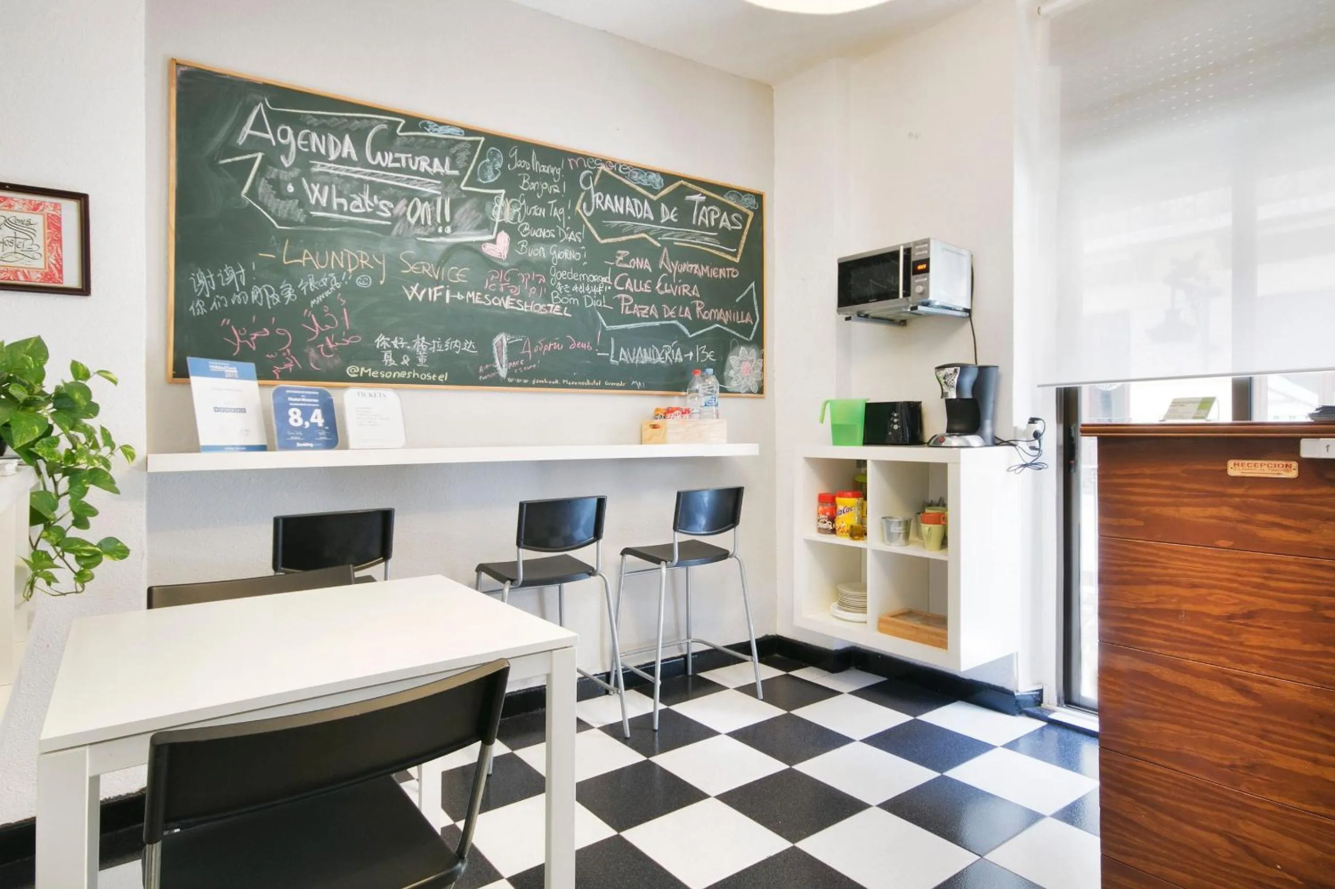 Restaurant/places to eat in Pension Mesones