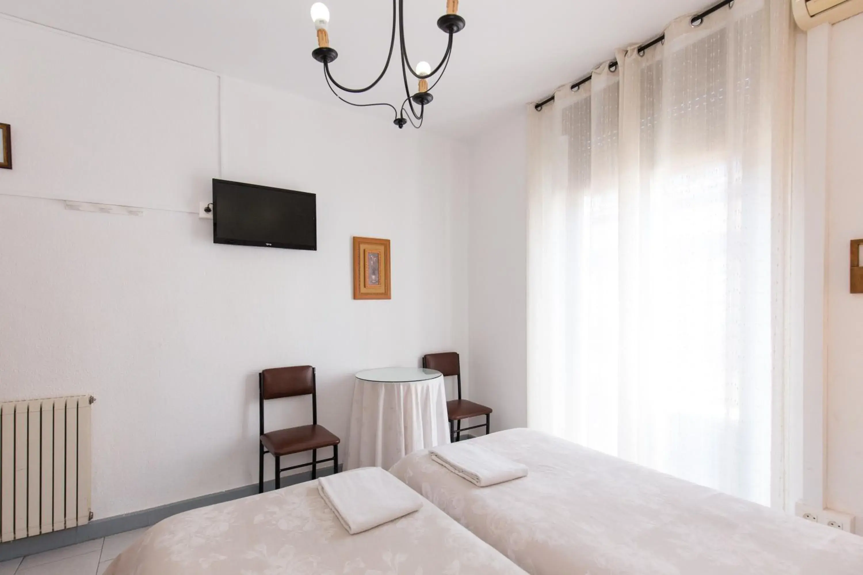 Double or Twin Room with Shared Bathroom in Pension Mesones Double or Twin Room with Shared Bathroom in Pension Mesones
