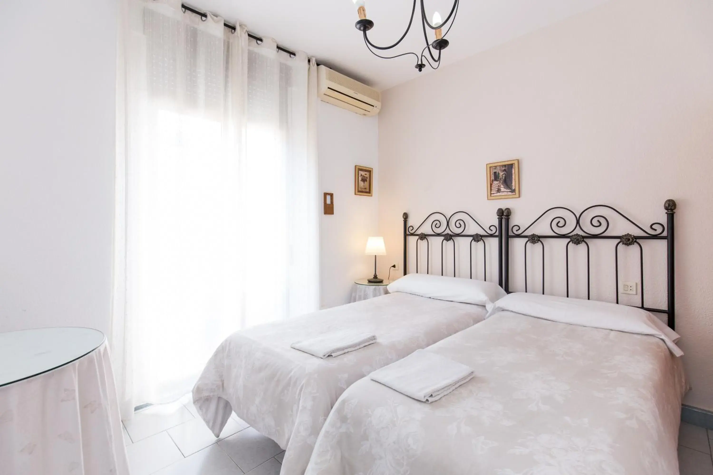 Double or Twin Room with Shared Bathroom in Pension Mesones Double or Twin Room with Shared Bathroom in Pension Mesones