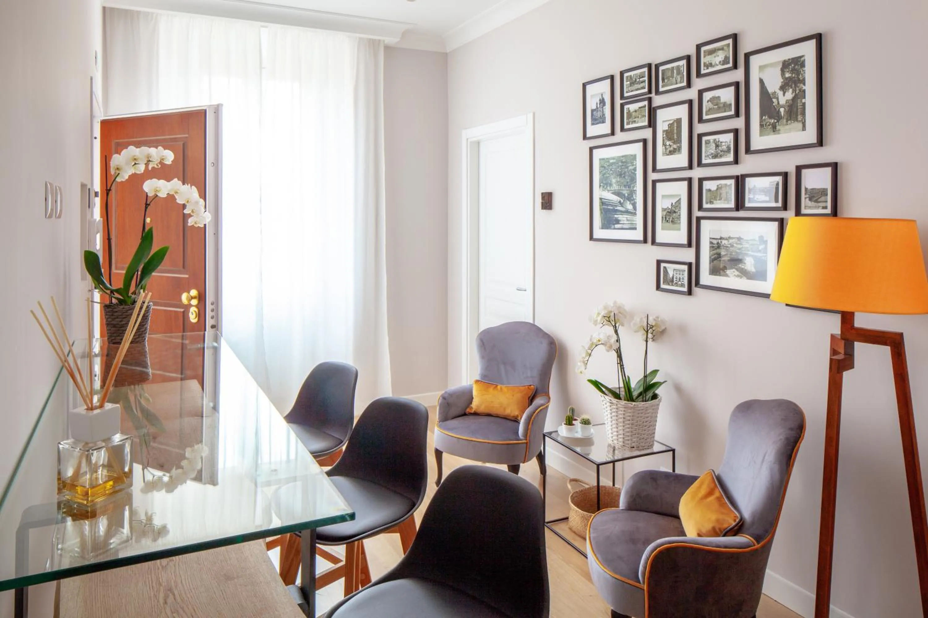 Communal lounge/ TV room in Residenza Palline by Hili