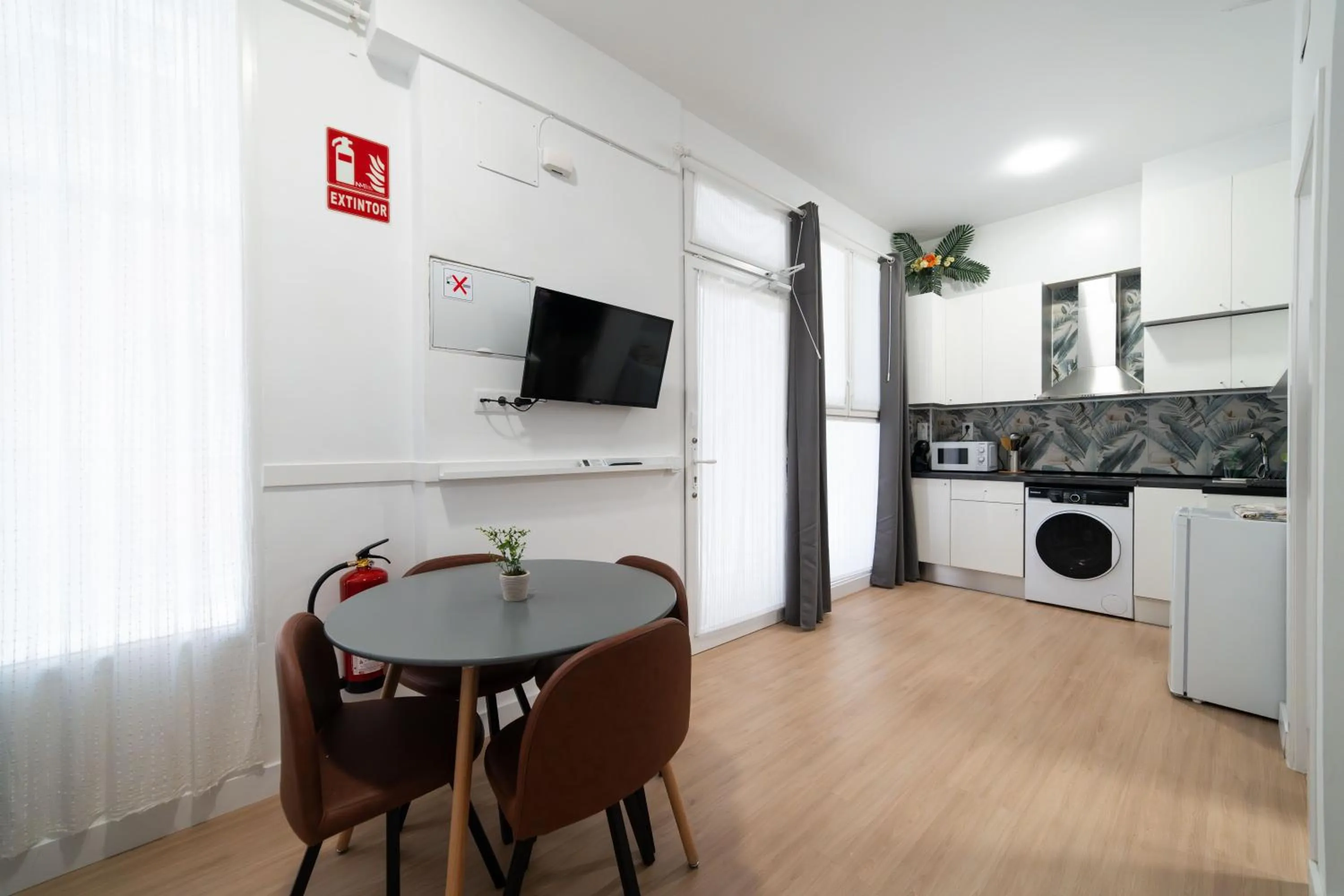 Dining area in Hotel Quatre Llunes