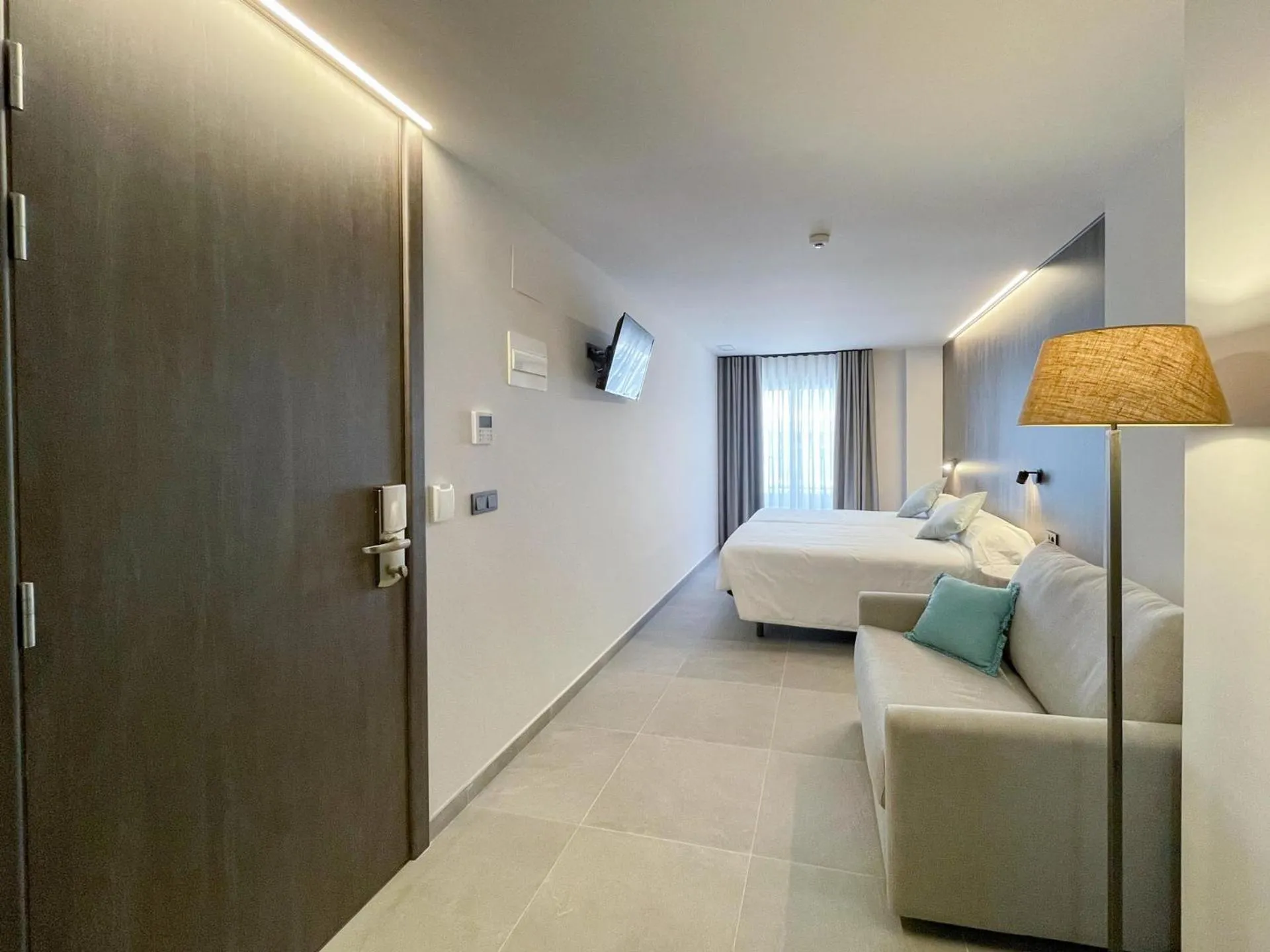 Bed in Hotel Quatre Llunes