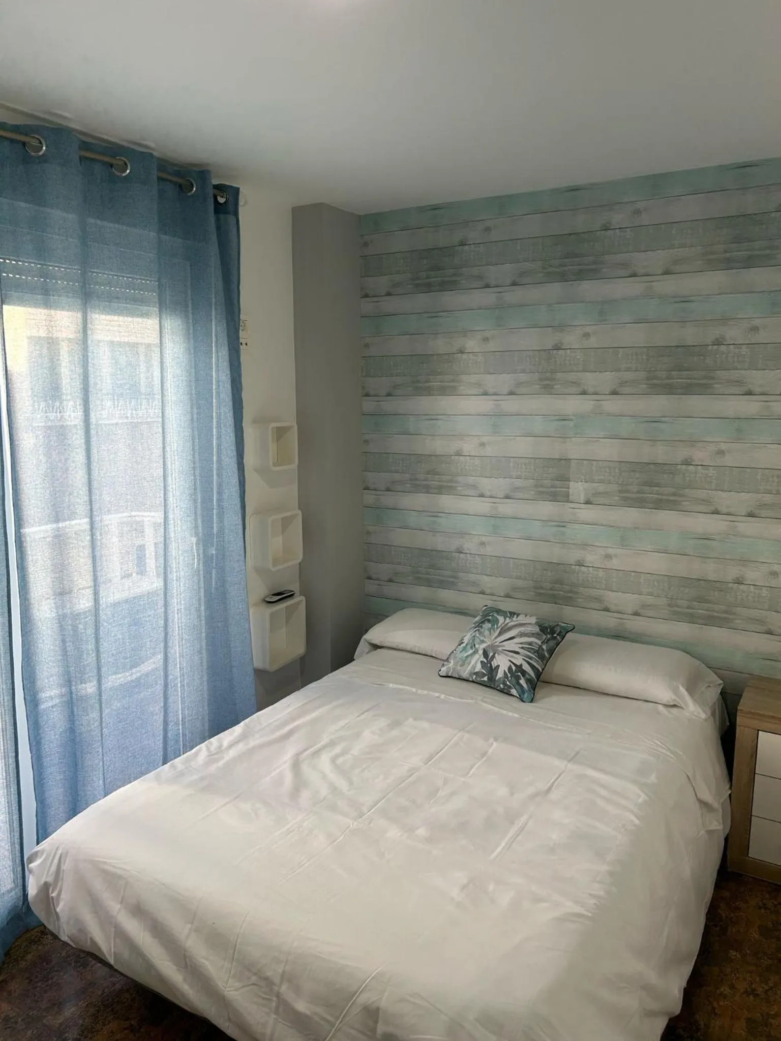 Bedroom, Bed in Hotel Quatre Llunes