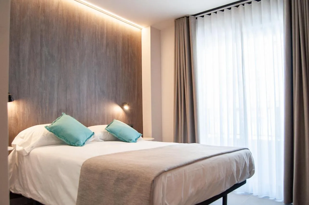 Bed in Hotel Quatre Llunes