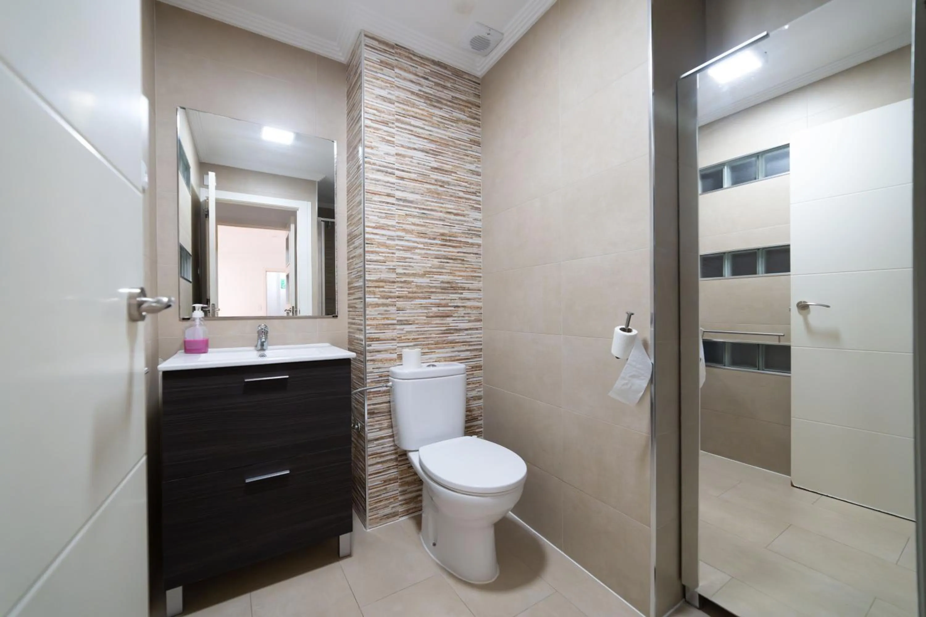 Bathroom in Hotel Quatre Llunes