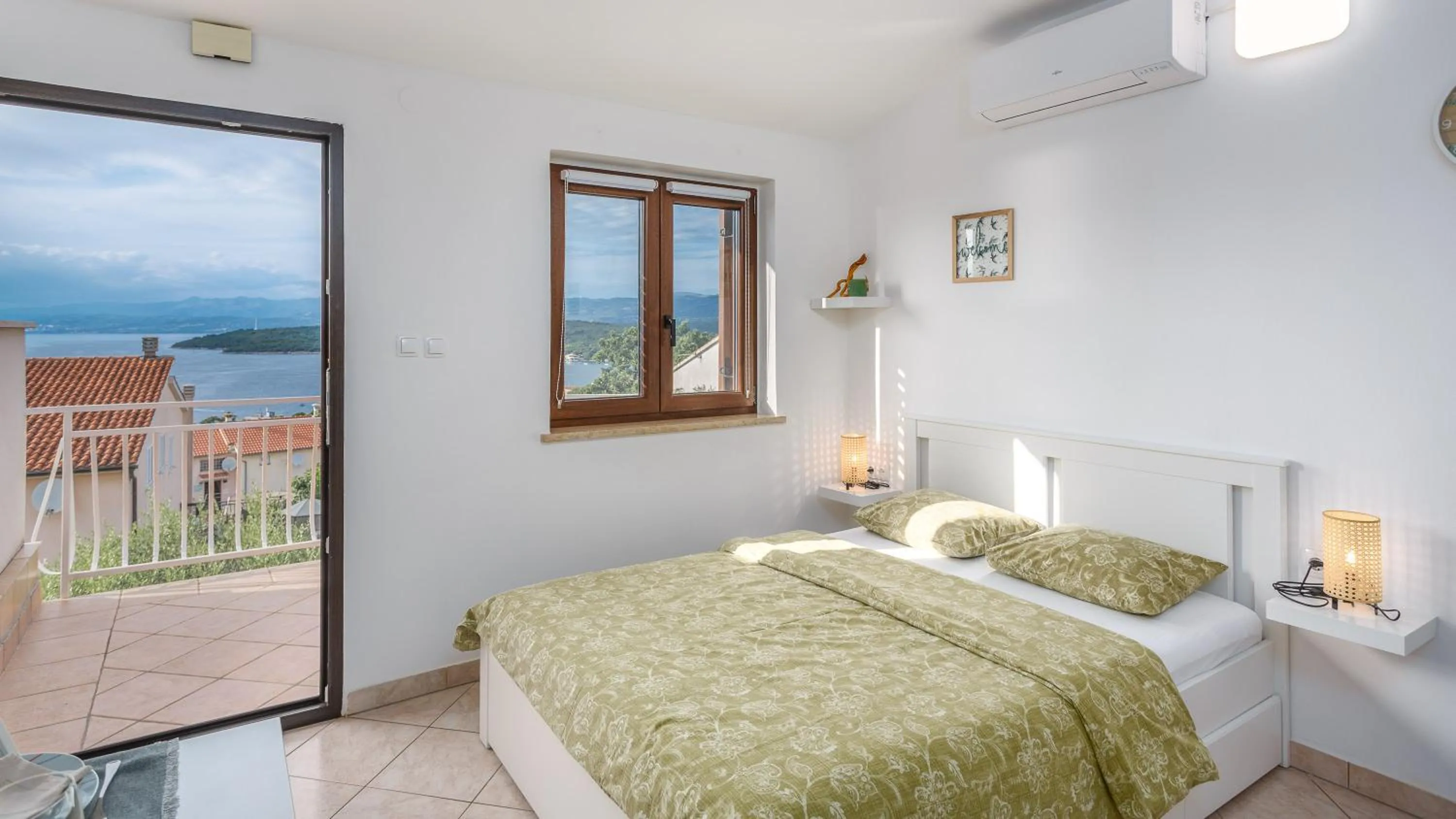 Balcony/Terrace, Bed in Apartment Karabaic by El-Pi Tours