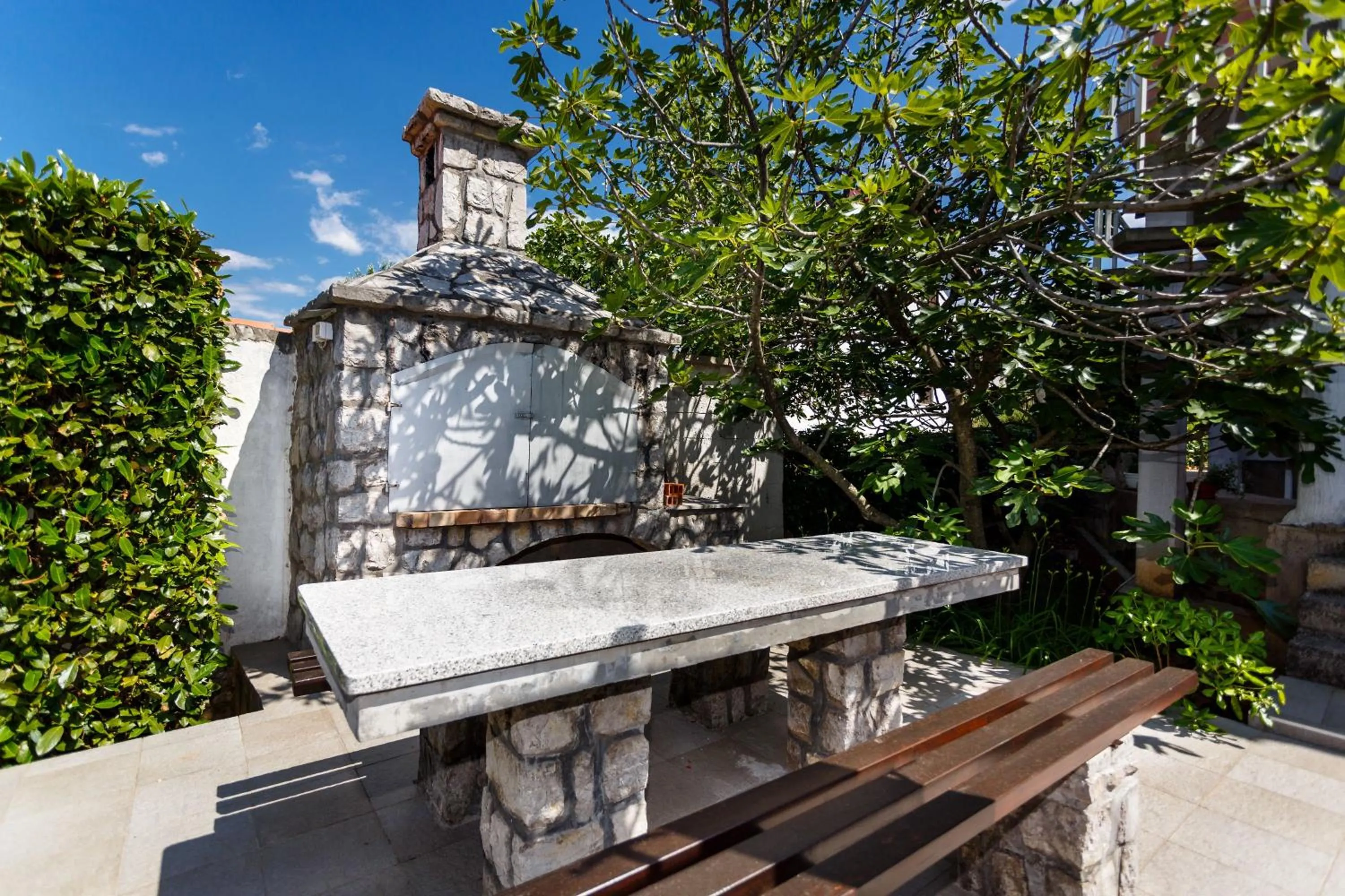 BBQ facilities in Apartment Karabaic by El-Pi Tours