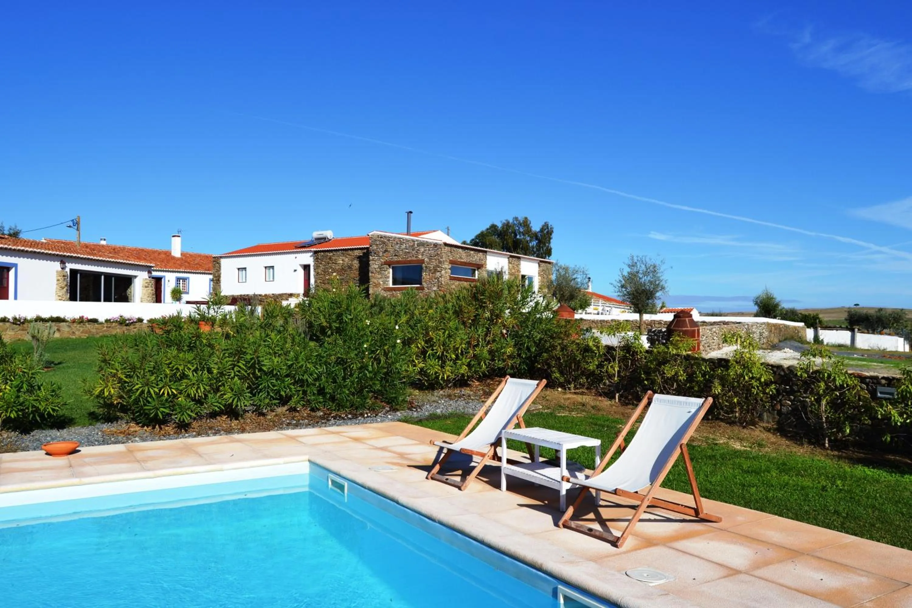 Property building in Casa dos Castelejos