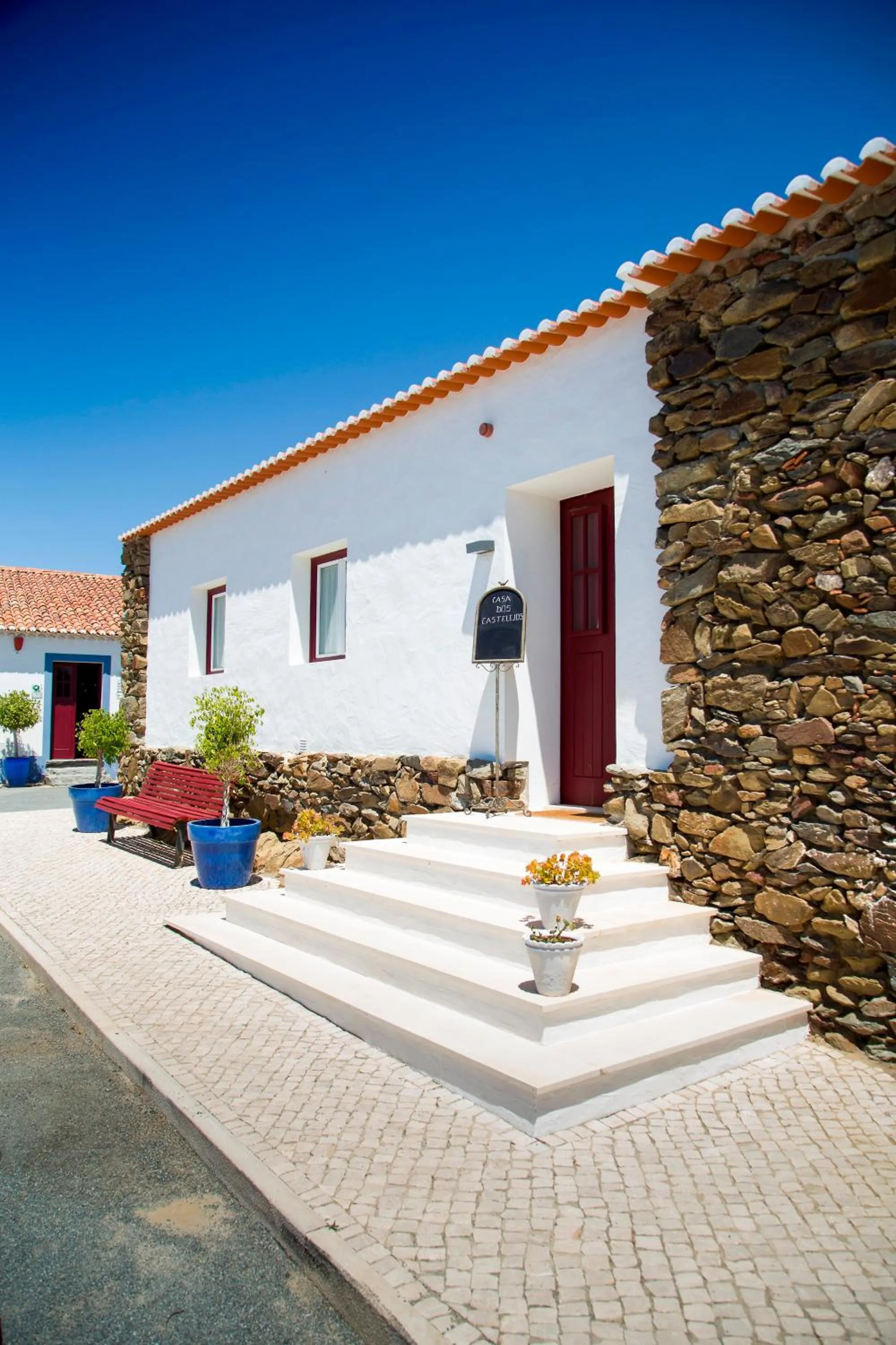Property building in Casa dos Castelejos