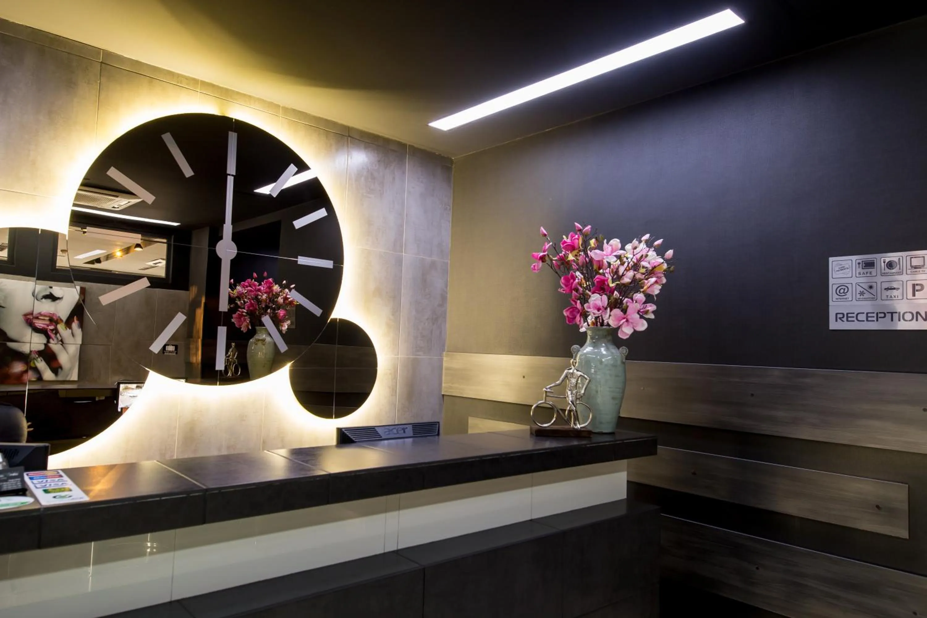 Lobby or reception in Hotel Idol