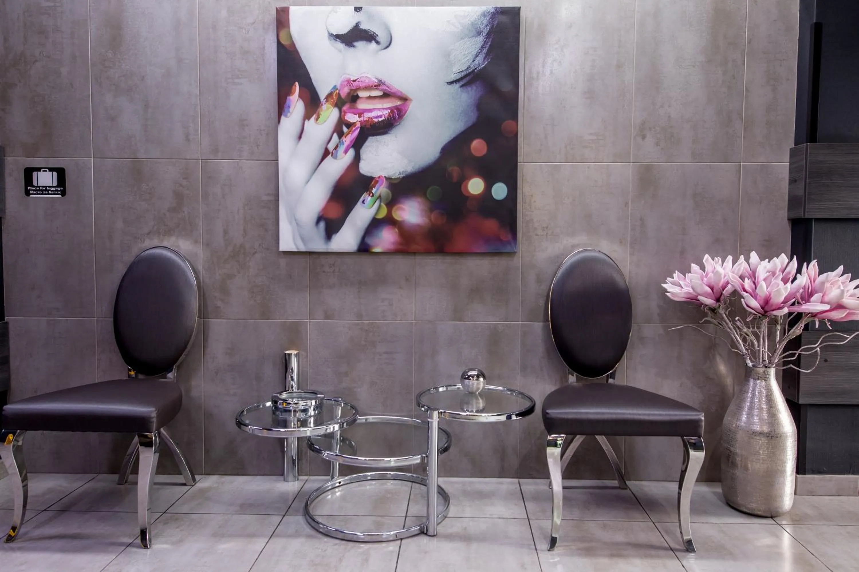 Lobby or reception in Hotel Idol