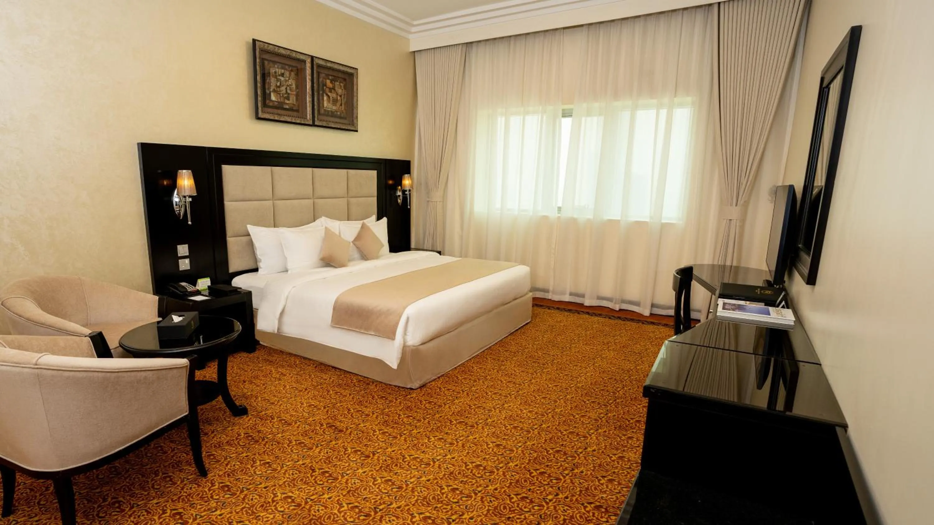 Bedroom, Bed in Royal Grand Suite Hotel