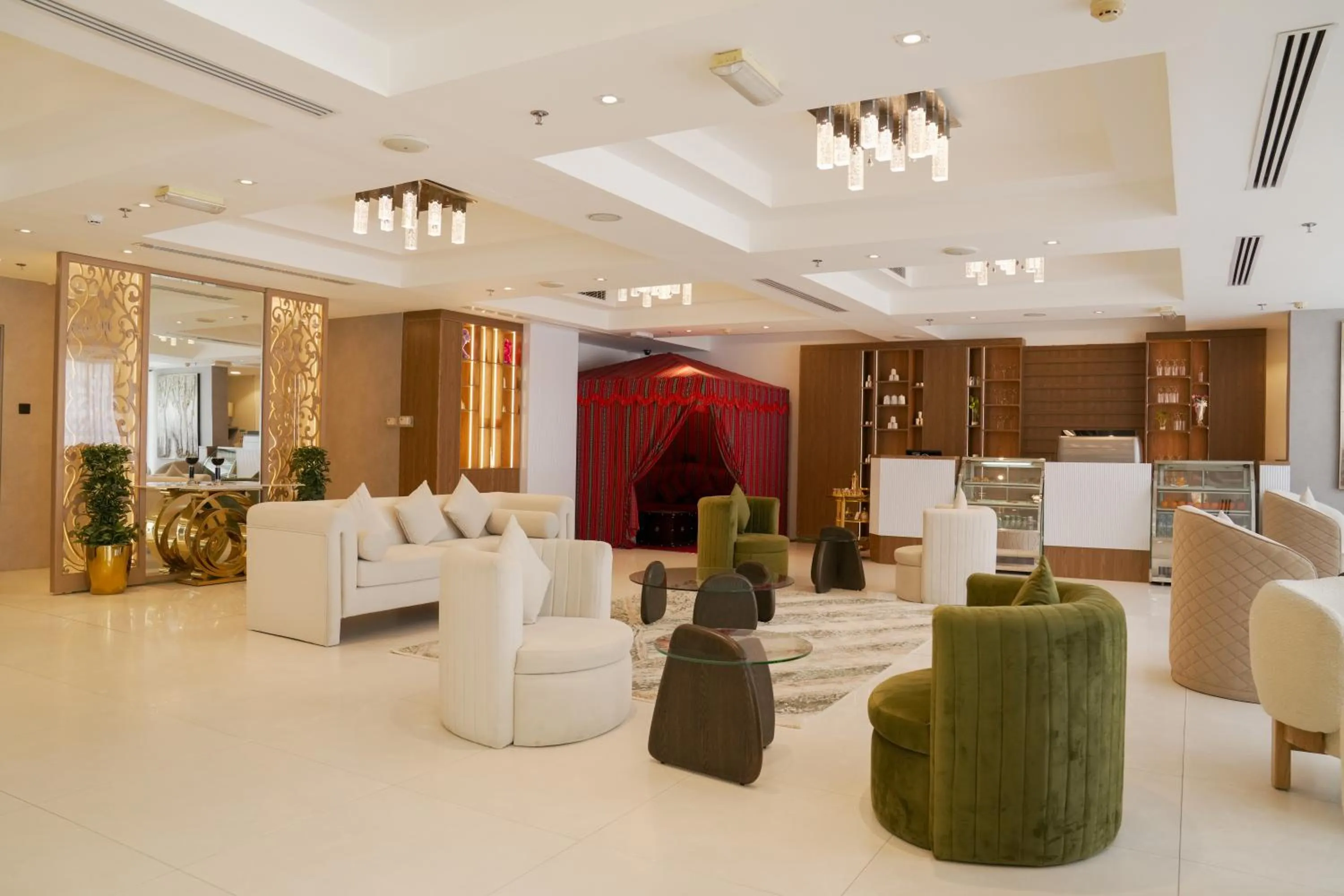 Lobby or reception in Royal Grand Suite Hotel