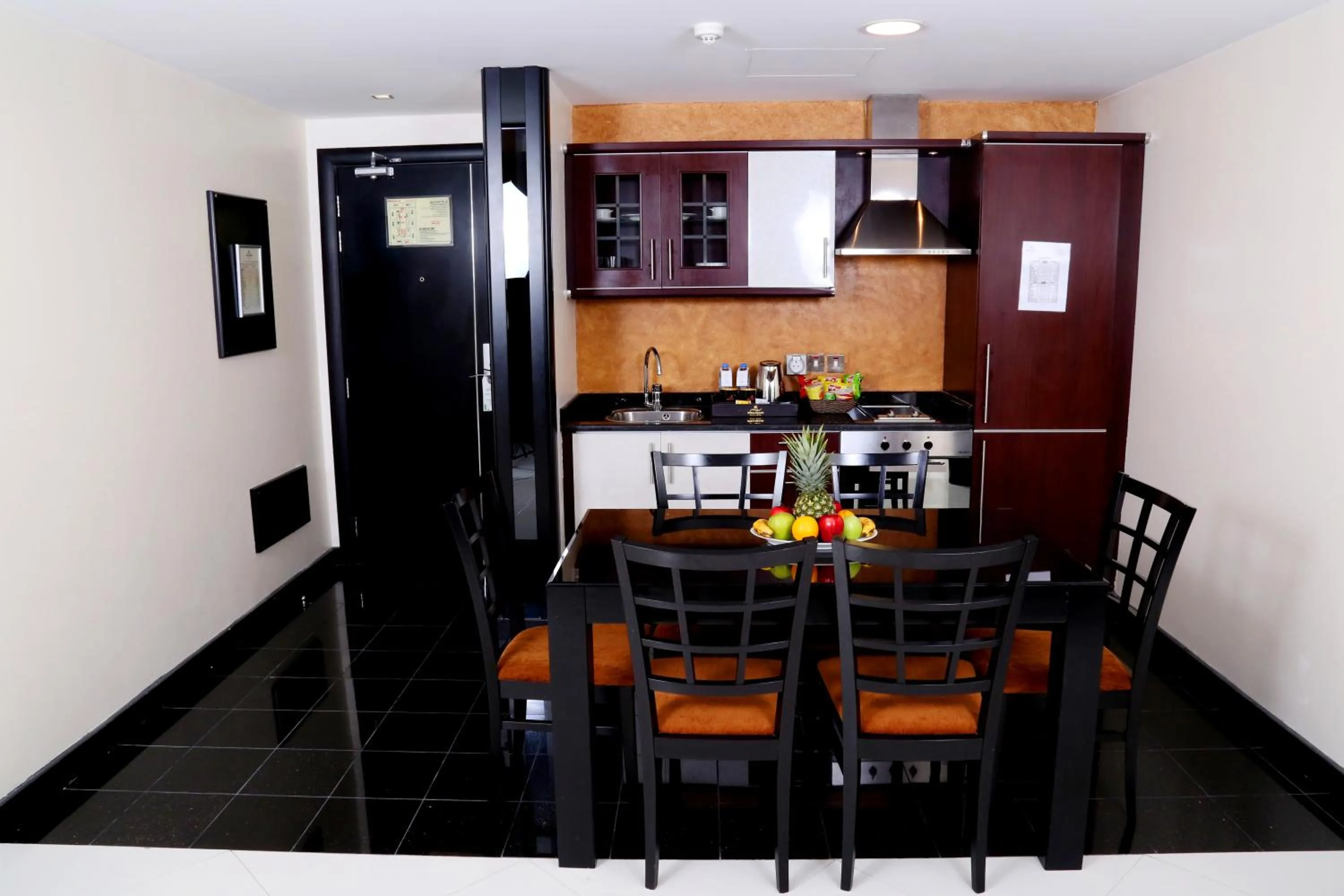 Kitchen or kitchenette in Royal Grand Suite Hotel