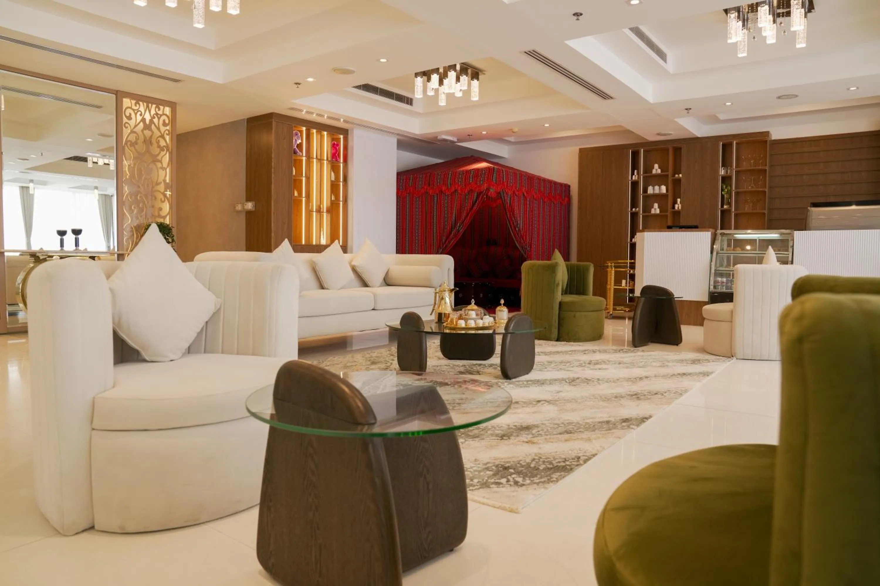 Lobby or reception in Royal Grand Suite Hotel