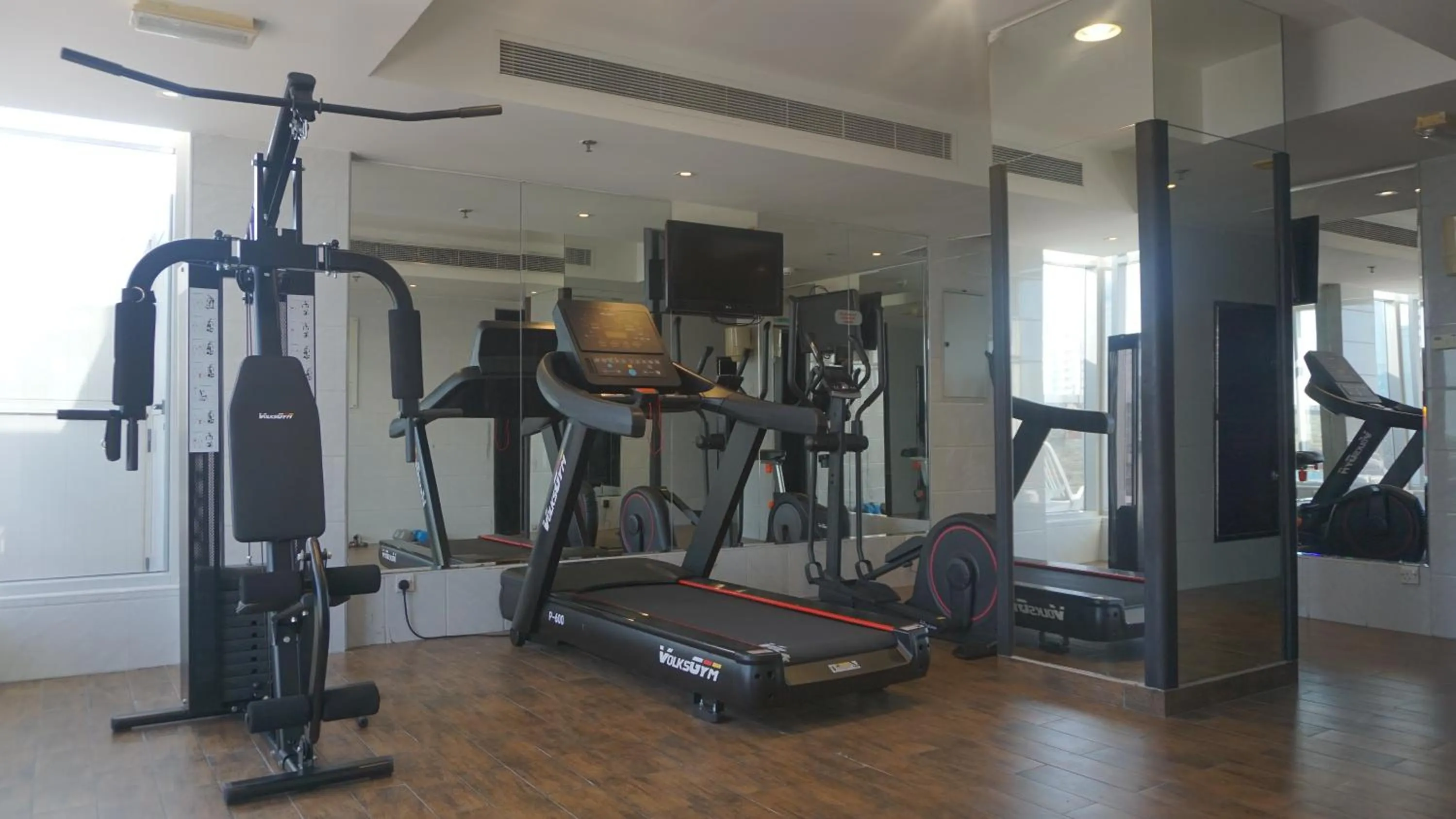 Fitness centre/facilities in Royal Grand Suite Hotel