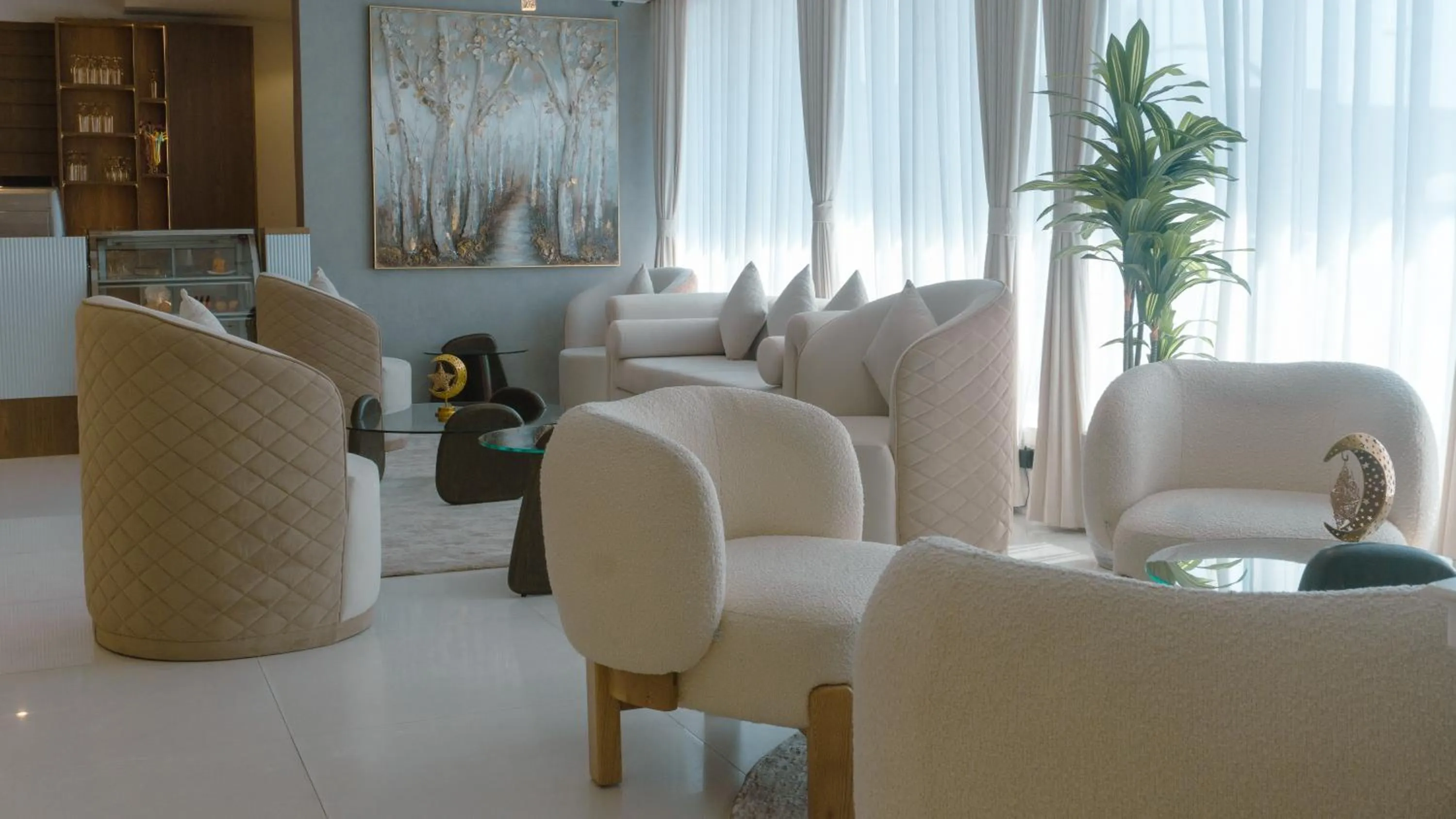 Lobby or reception in Royal Grand Suite Hotel