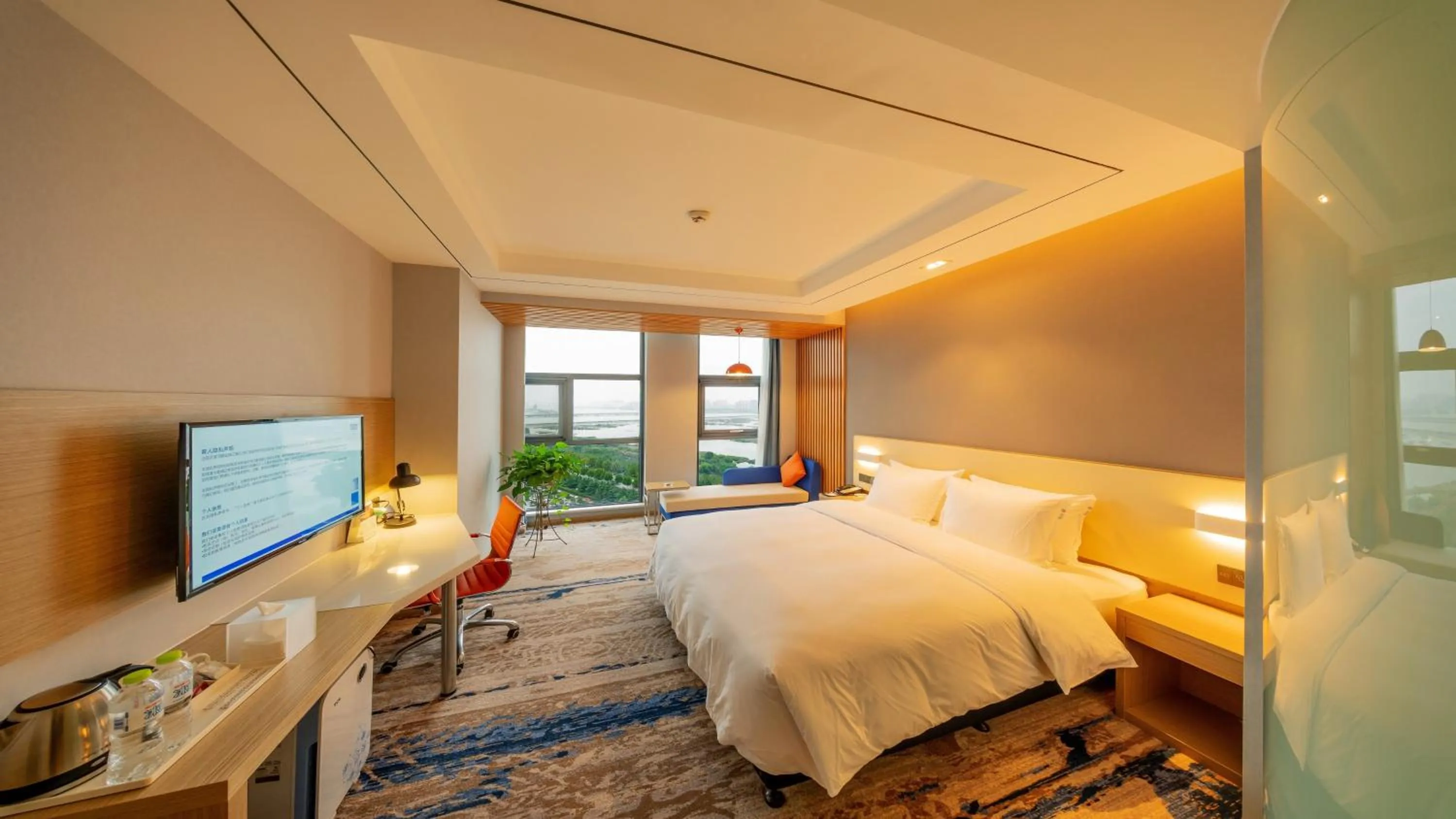 Photo of the whole room, Bed in Holiday Inn Express Linyi Riverside by IHG
