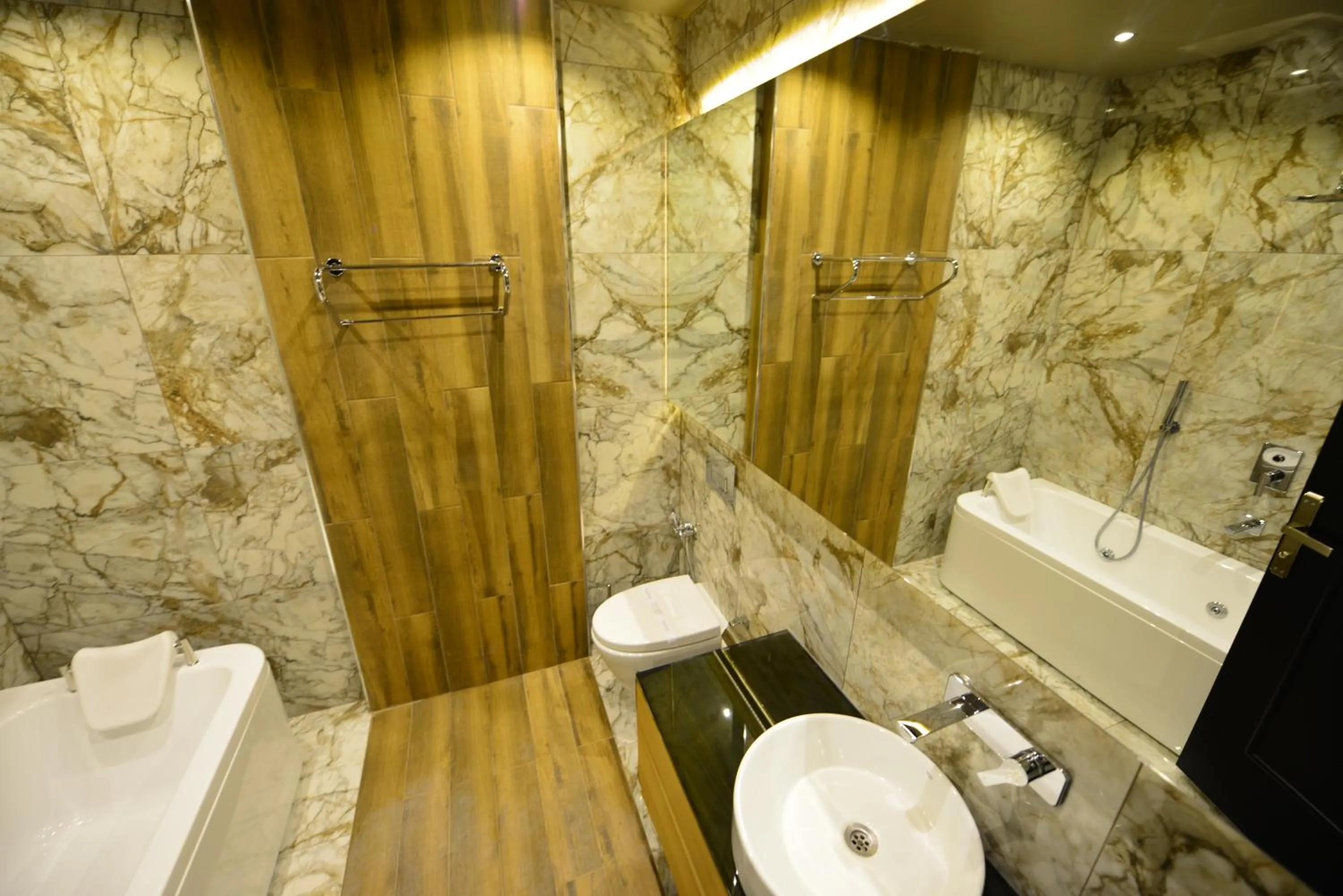 Shower in Inanlar Deluxe Hotel & Bungalow