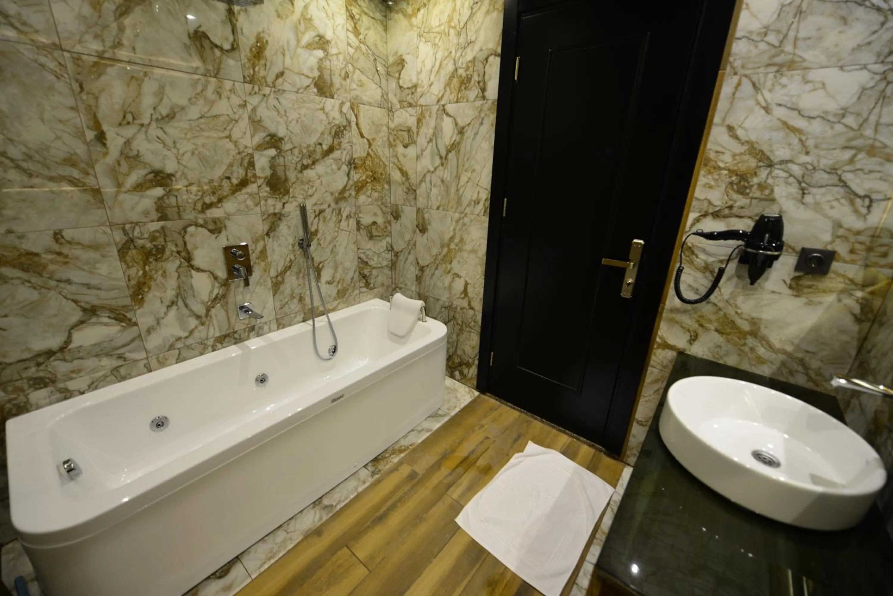 Shower in Inanlar Deluxe Hotel & Bungalow