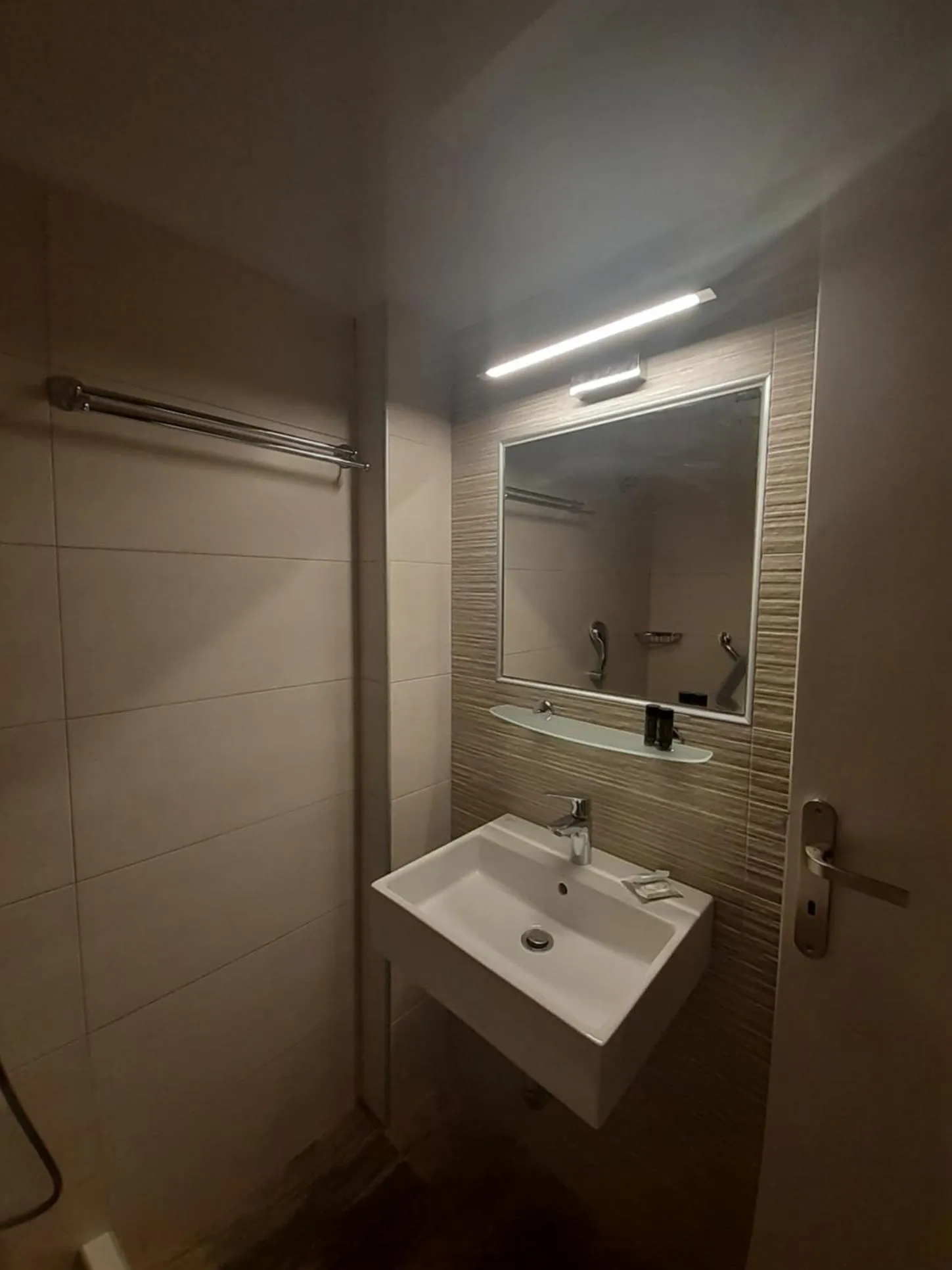 Bathroom in Hotel 3 Adelfia