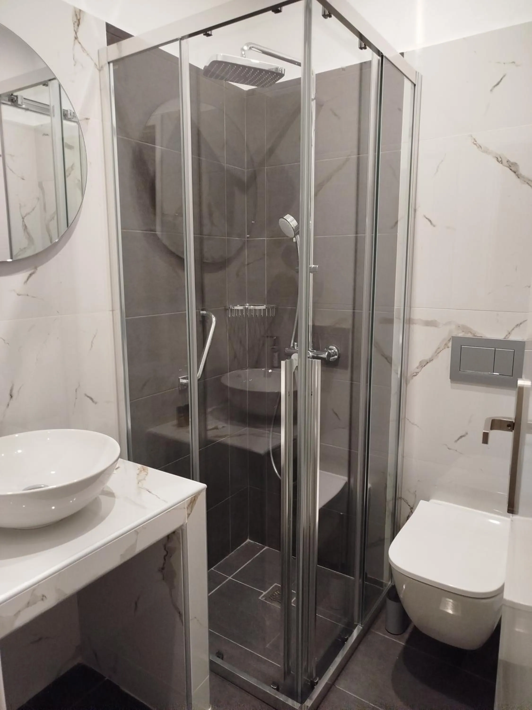 Shower in Hotel 3 Adelfia