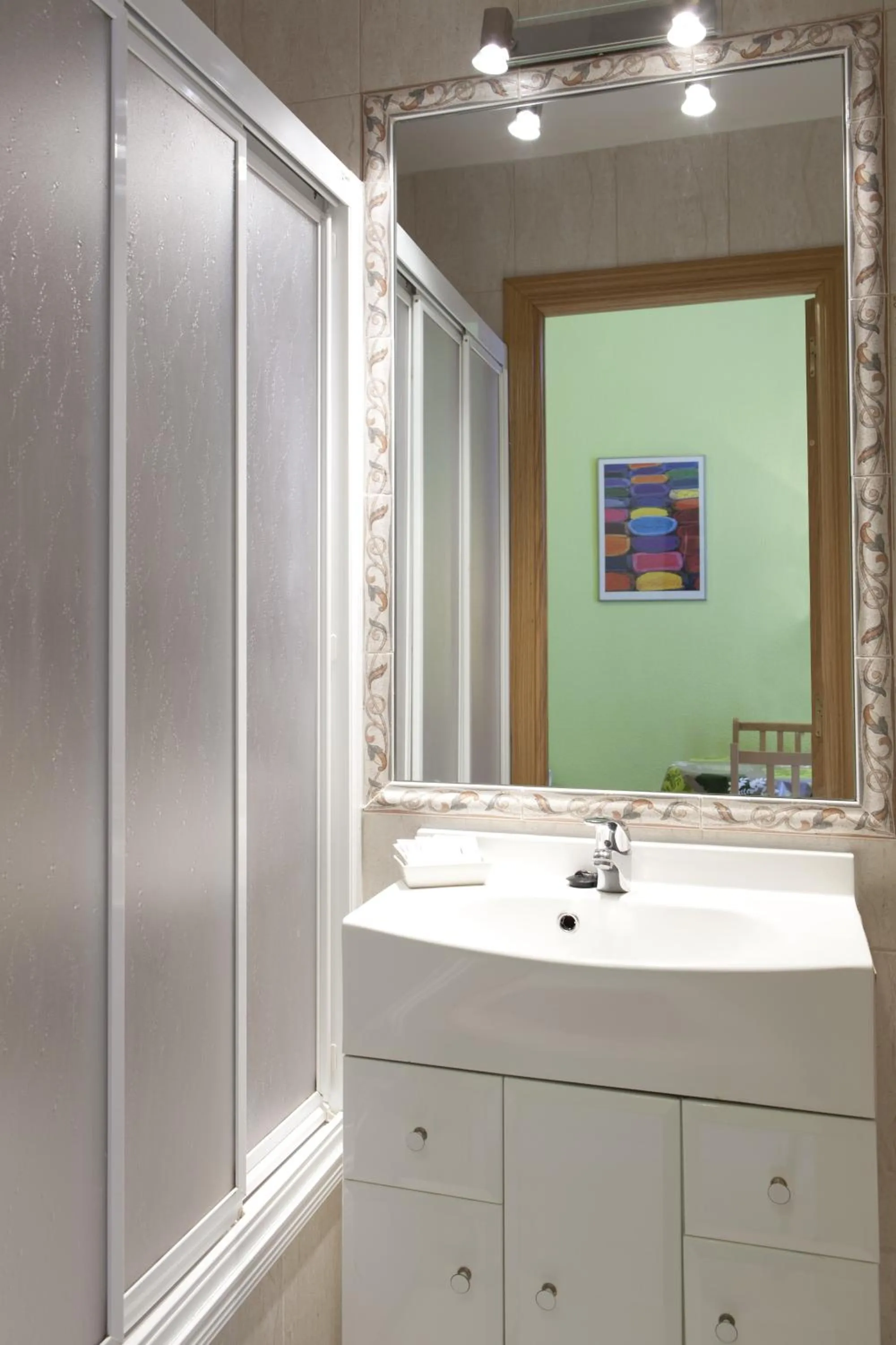 Bathroom in Hostal Los Alpes