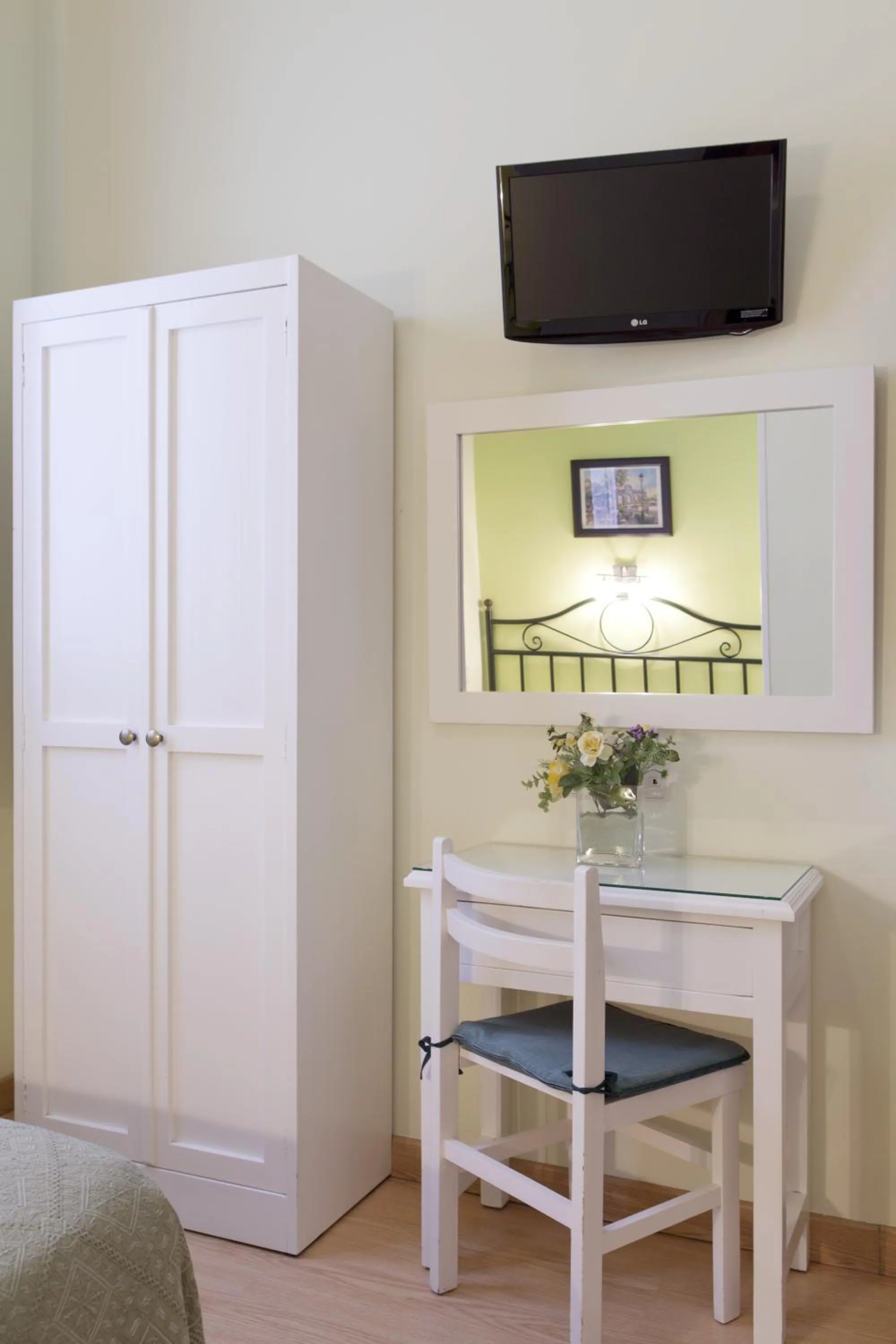 Decorative detail in Hostal Los Alpes