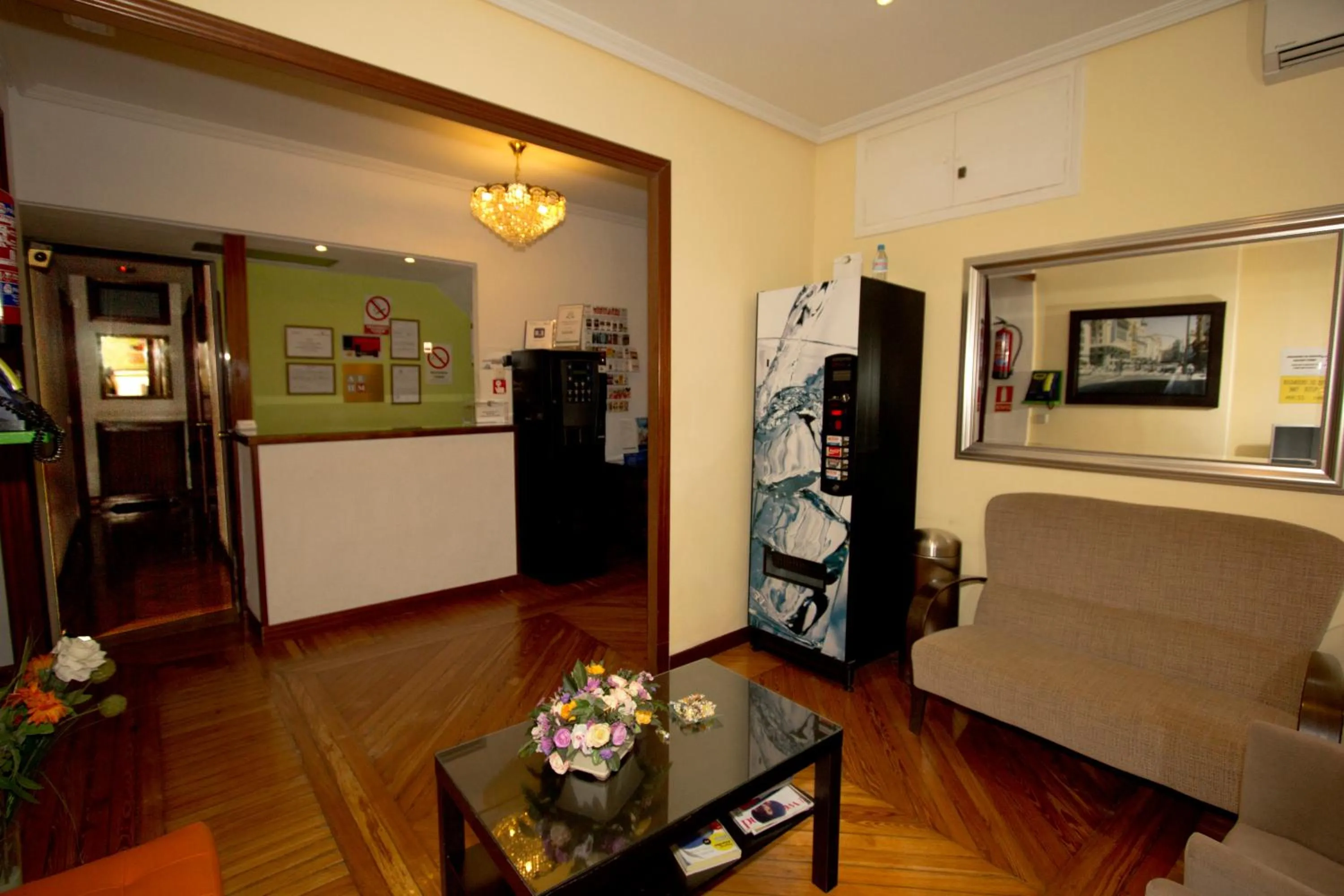 Lobby or reception in Hostal Los Alpes