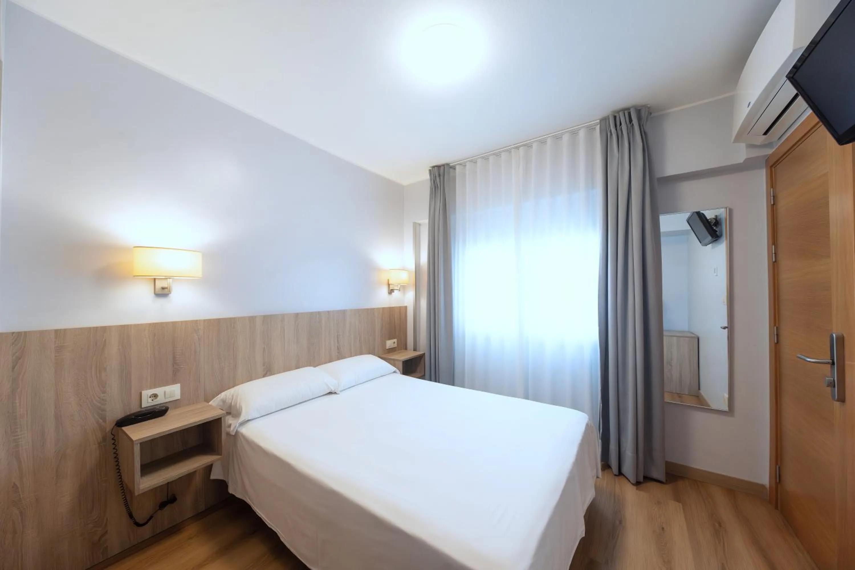 Photo of the whole room, Bed in Hotel Pantón