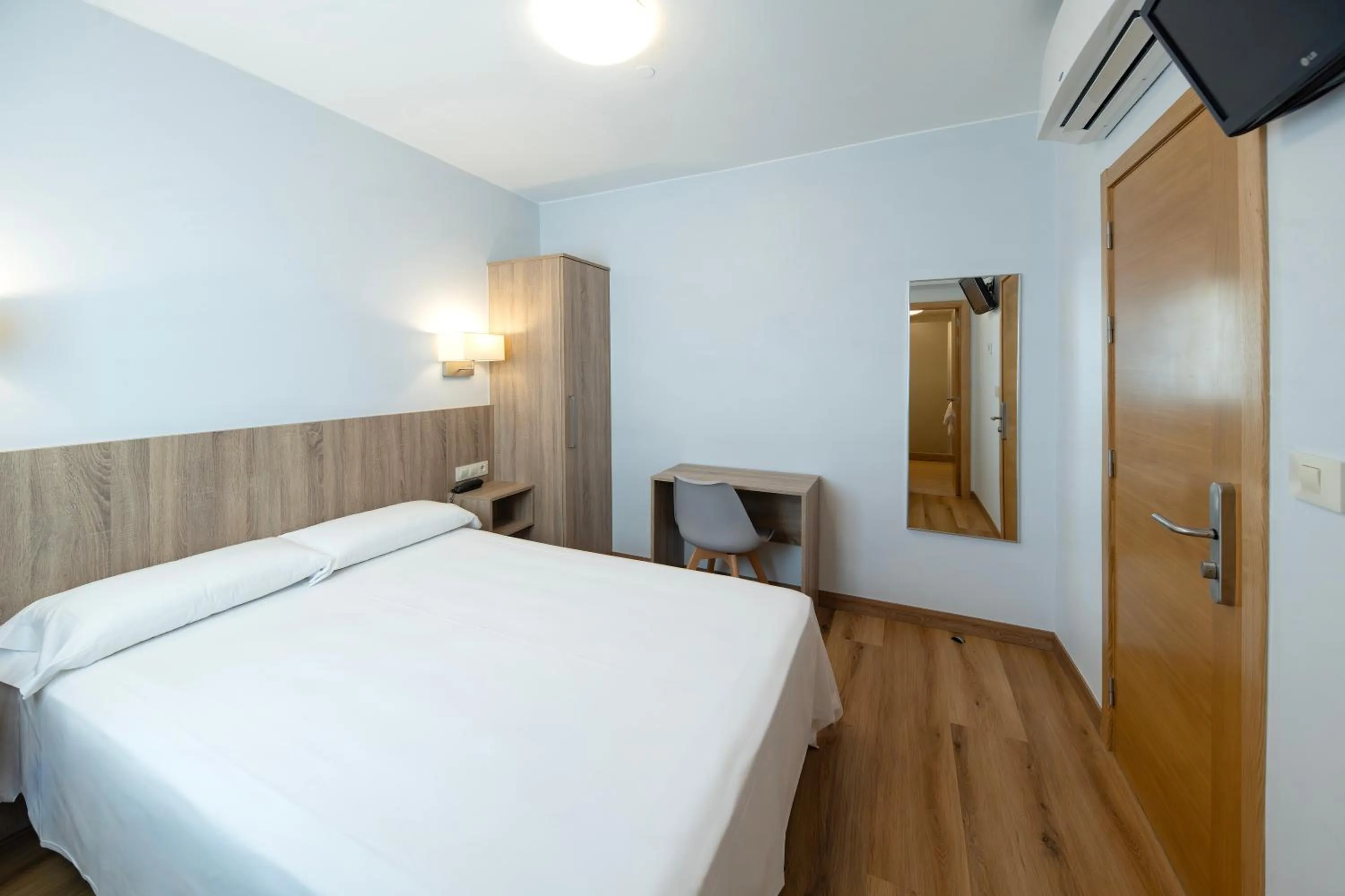 Photo of the whole room, Bed in Hotel Pantón