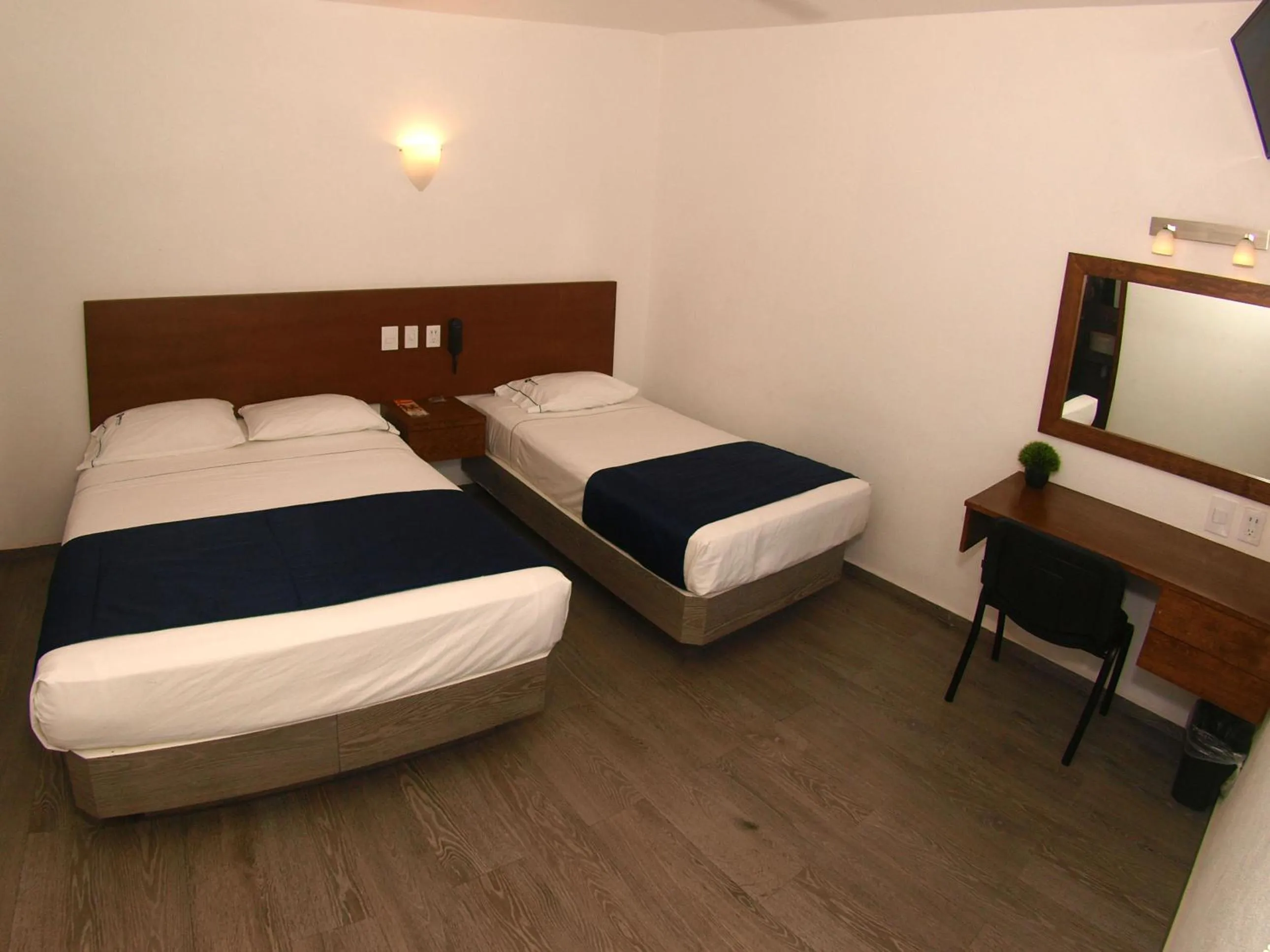 Photo of the whole room in Hotel Star