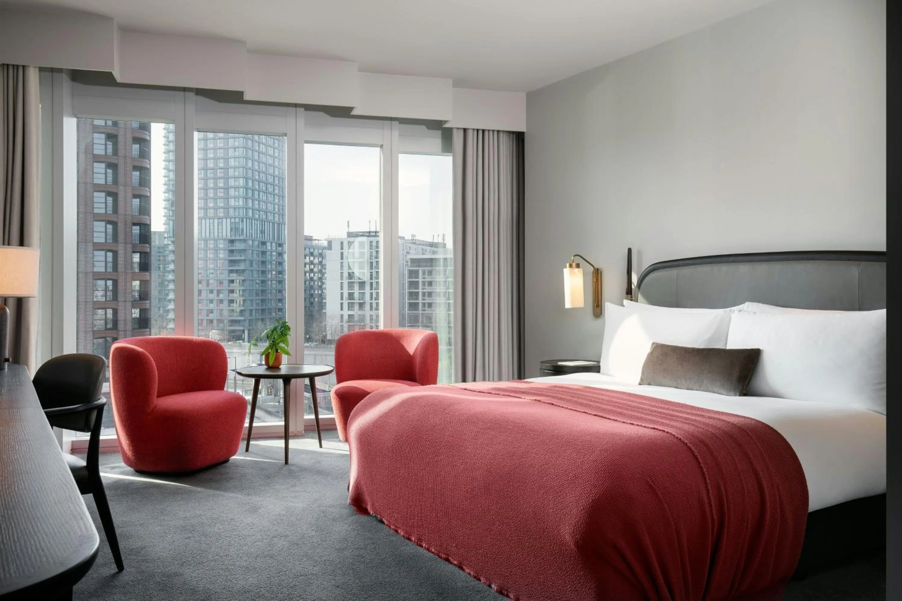 Photo of the whole room, Bed in The Stratford, Autograph Collection