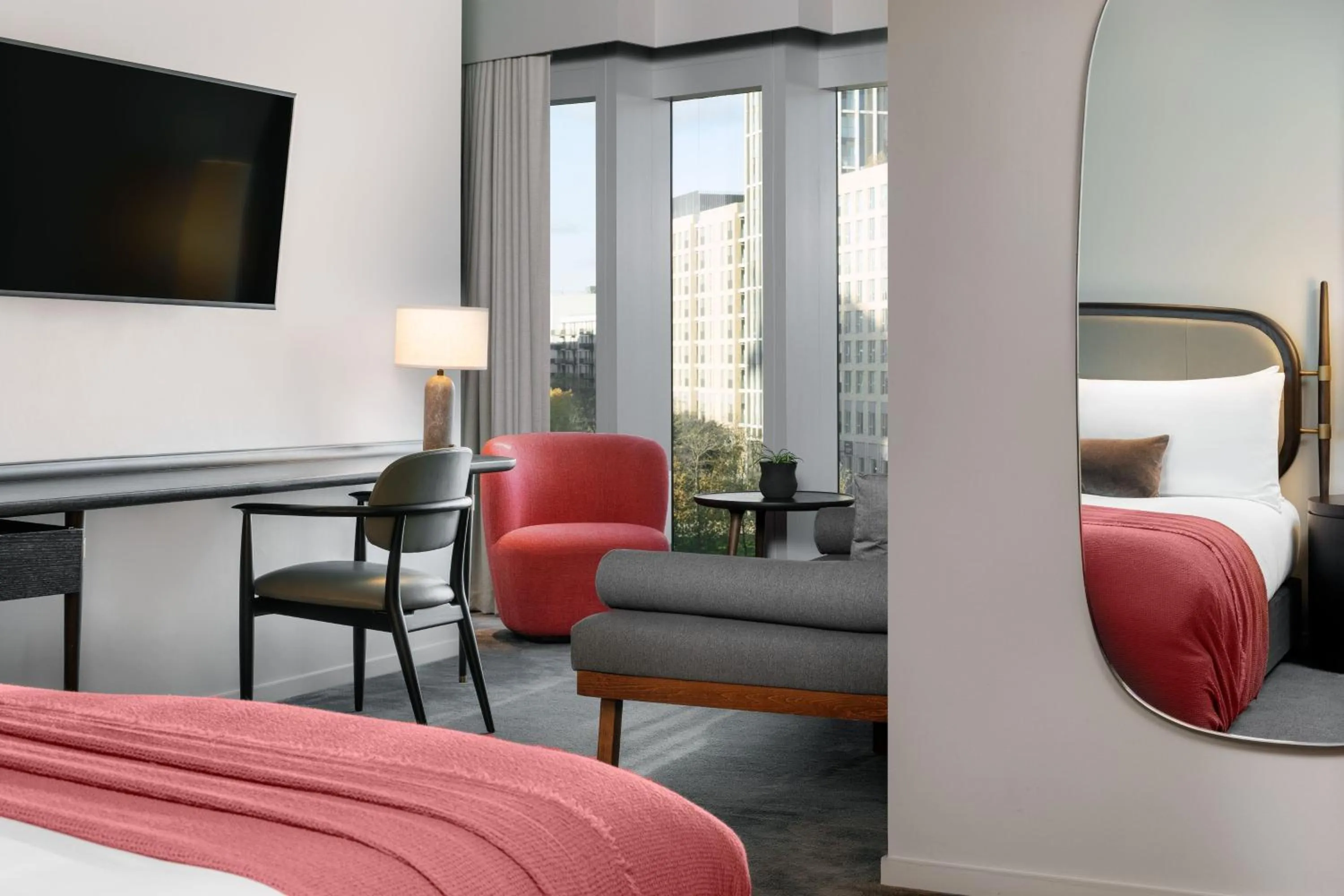 Photo of the whole room, Bed in The Stratford, Autograph Collection