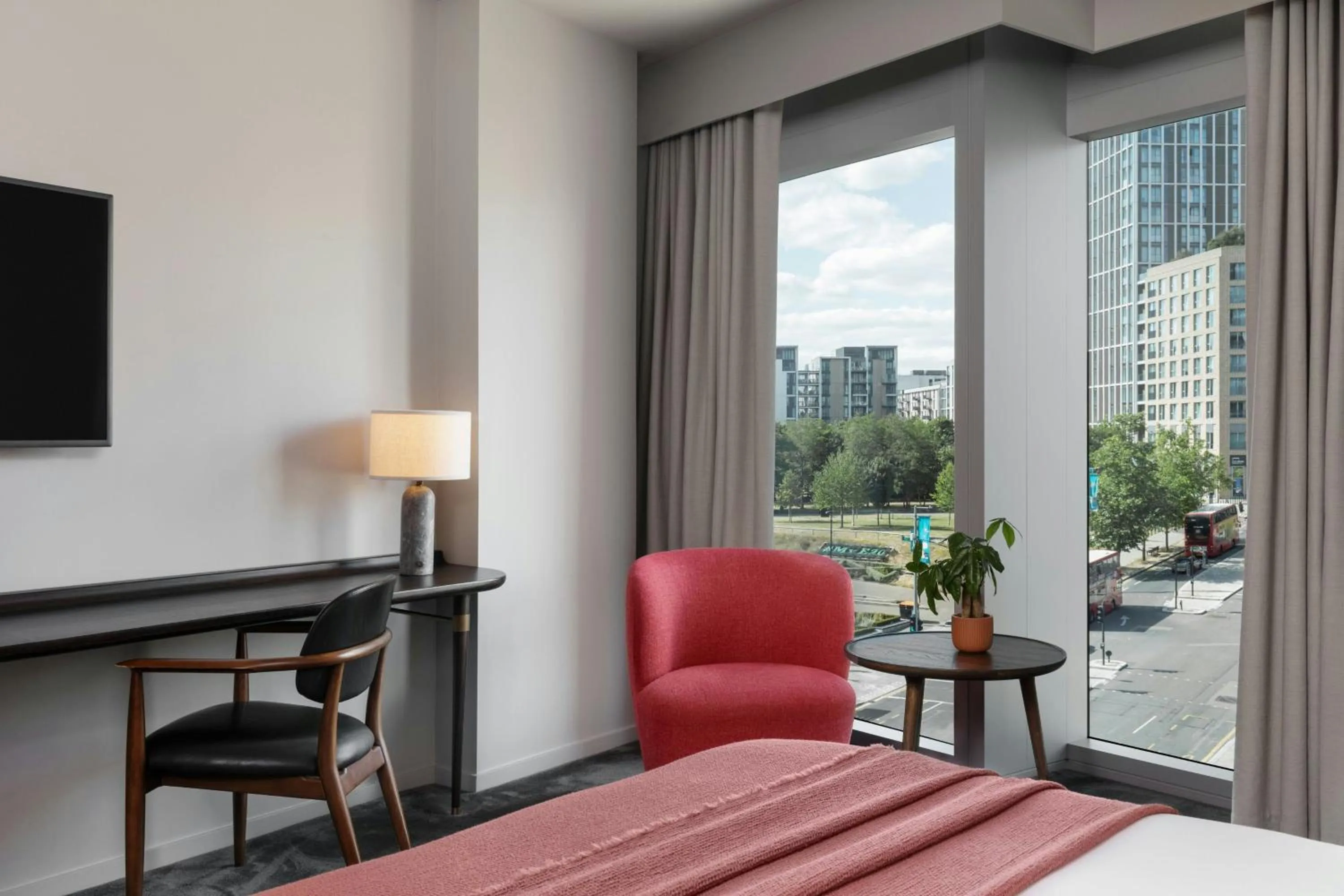 Photo of the whole room, Bed in The Stratford, Autograph Collection