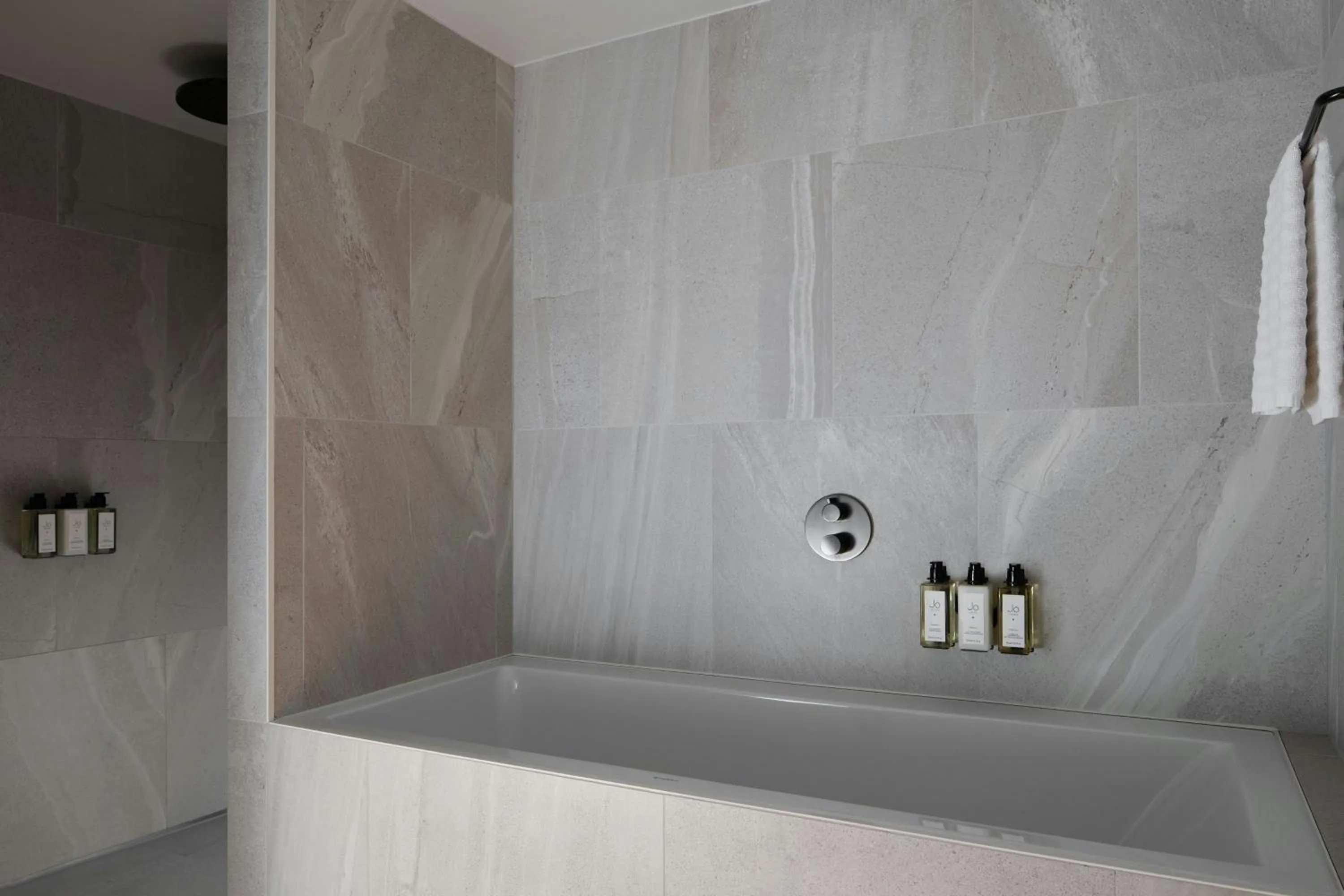 Bathroom in The Stratford, Autograph Collection