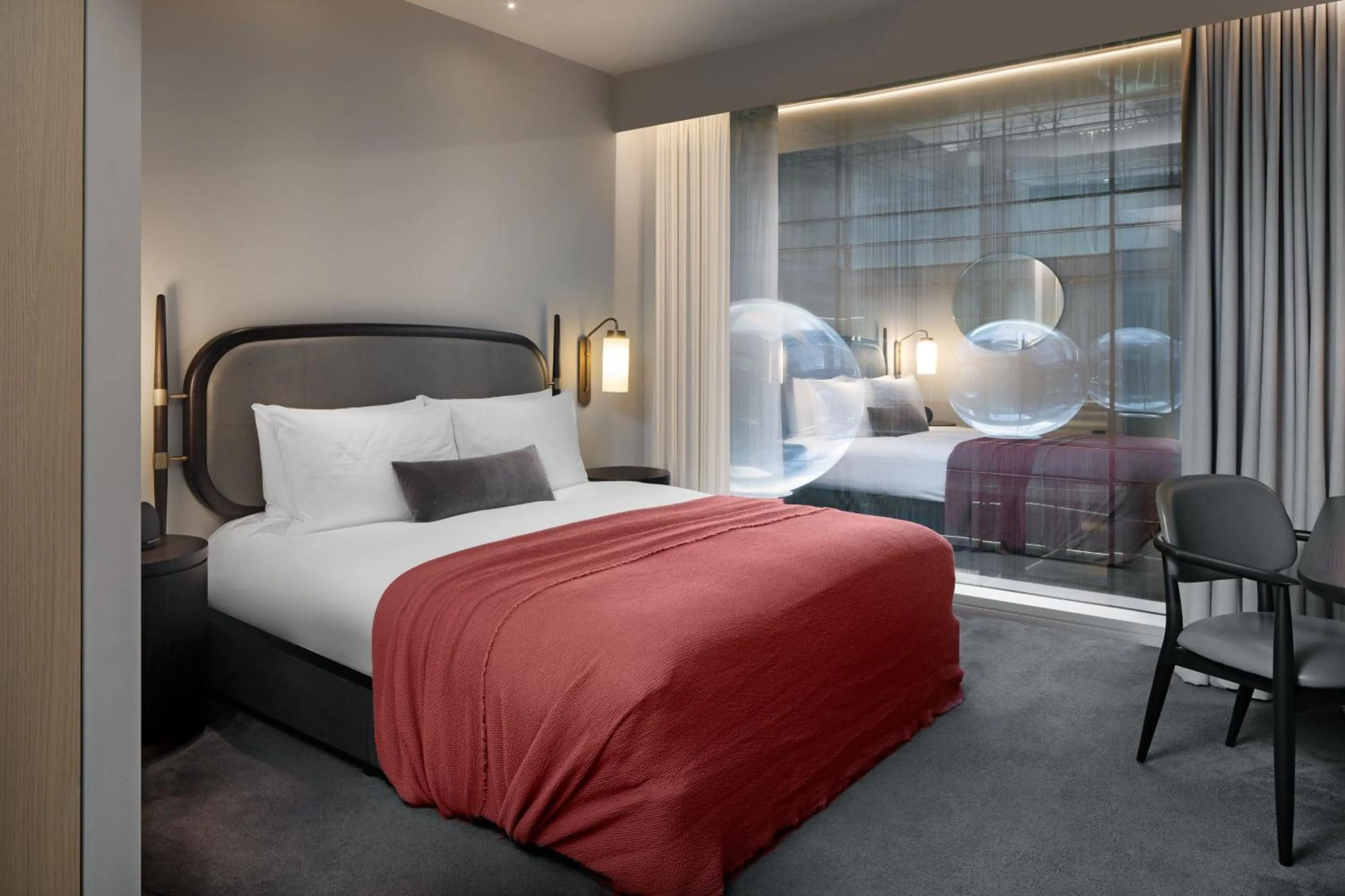 Photo of the whole room, Bed in The Stratford, Autograph Collection