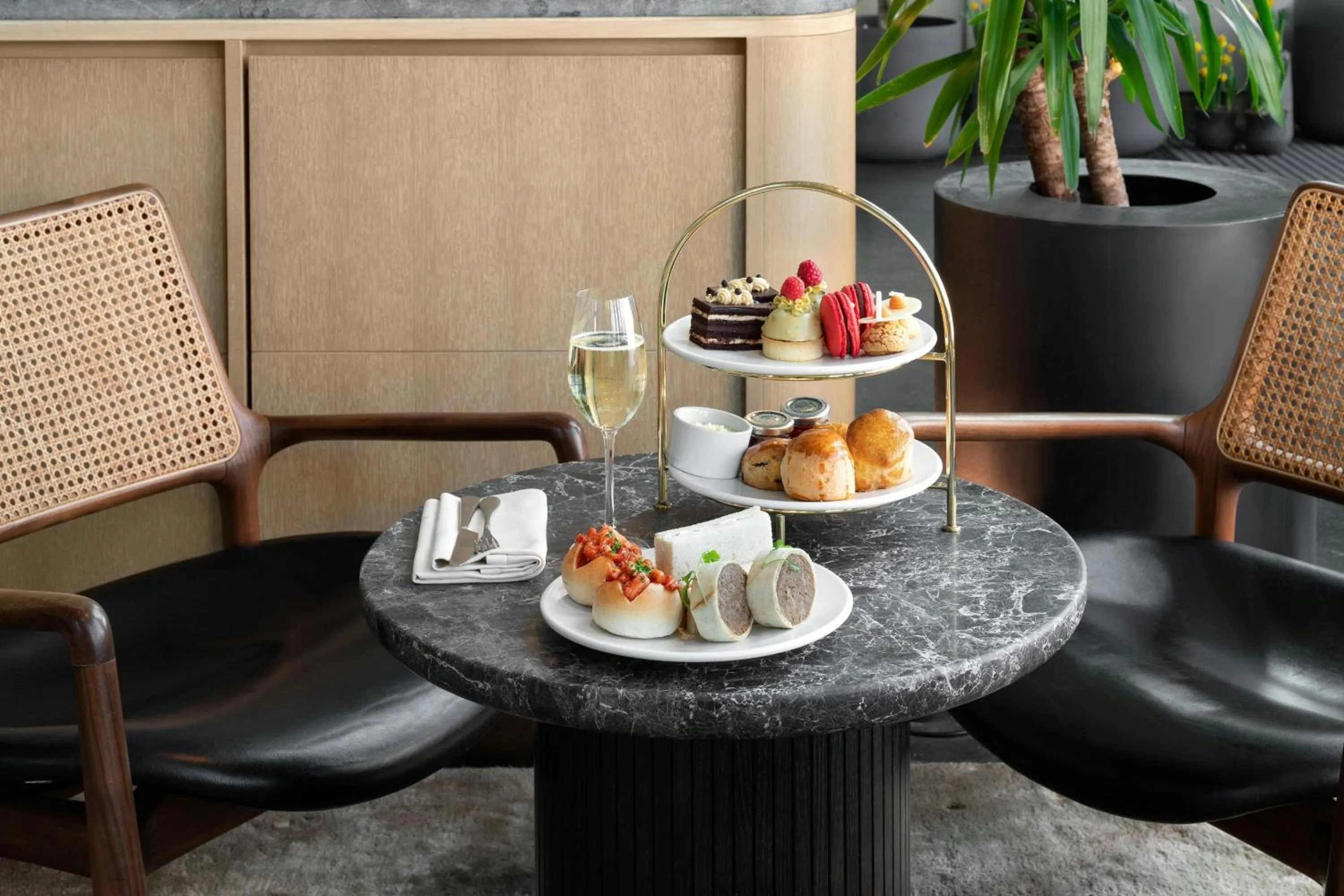 Restaurant/places to eat in The Stratford, Autograph Collection