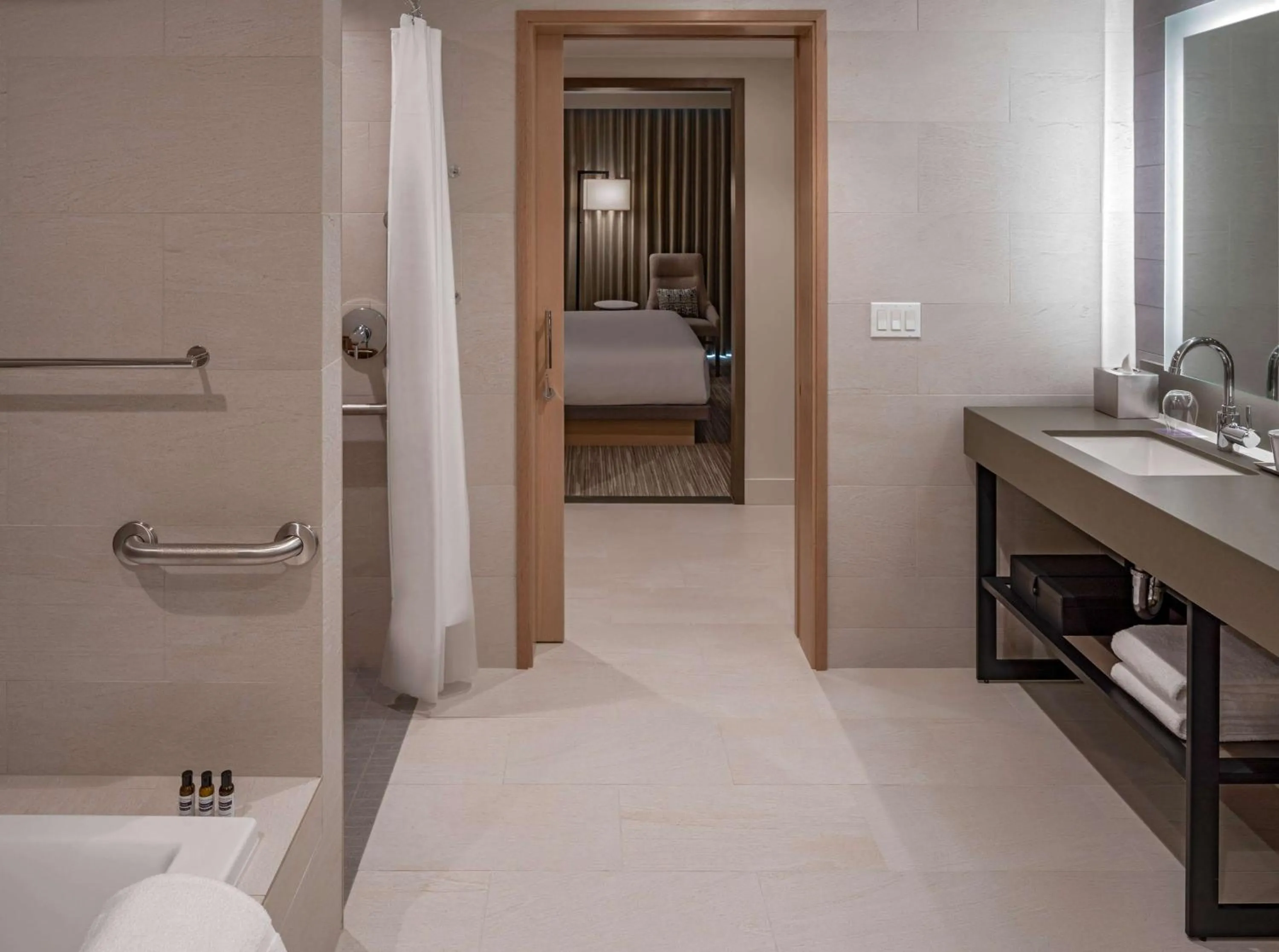 Bathroom, Bed in Hyatt Regency Seattle