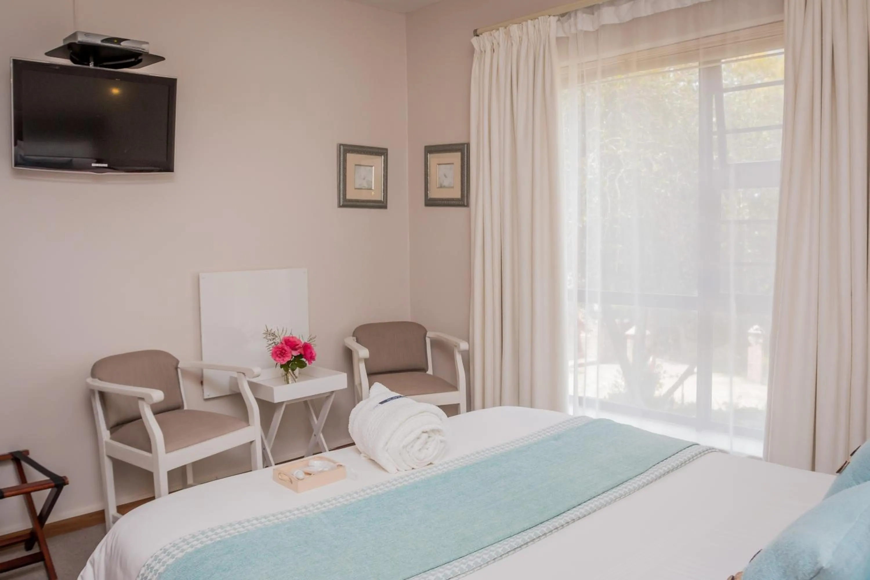 Bed in Jenny's Guest House